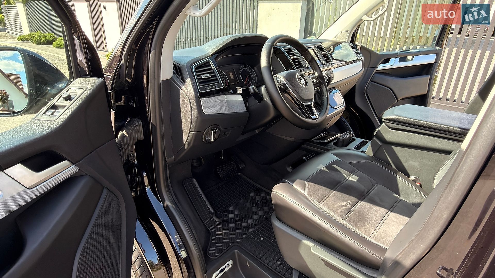 Volkswagen Multivan 2016 VIN WV2ZZZ7HZHH027650 фото оголошення 18 з 36