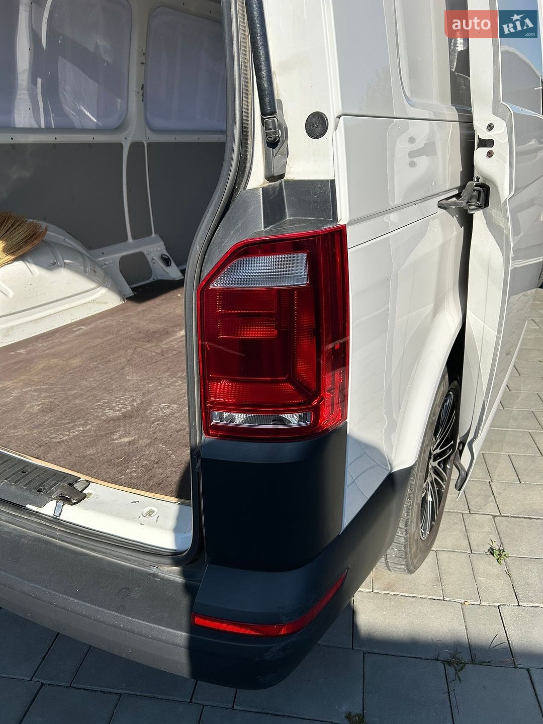 Volkswagen Transporter 2018 VIN WV1ZZZ7HZJH137362 фото оголошення 10 з 18
