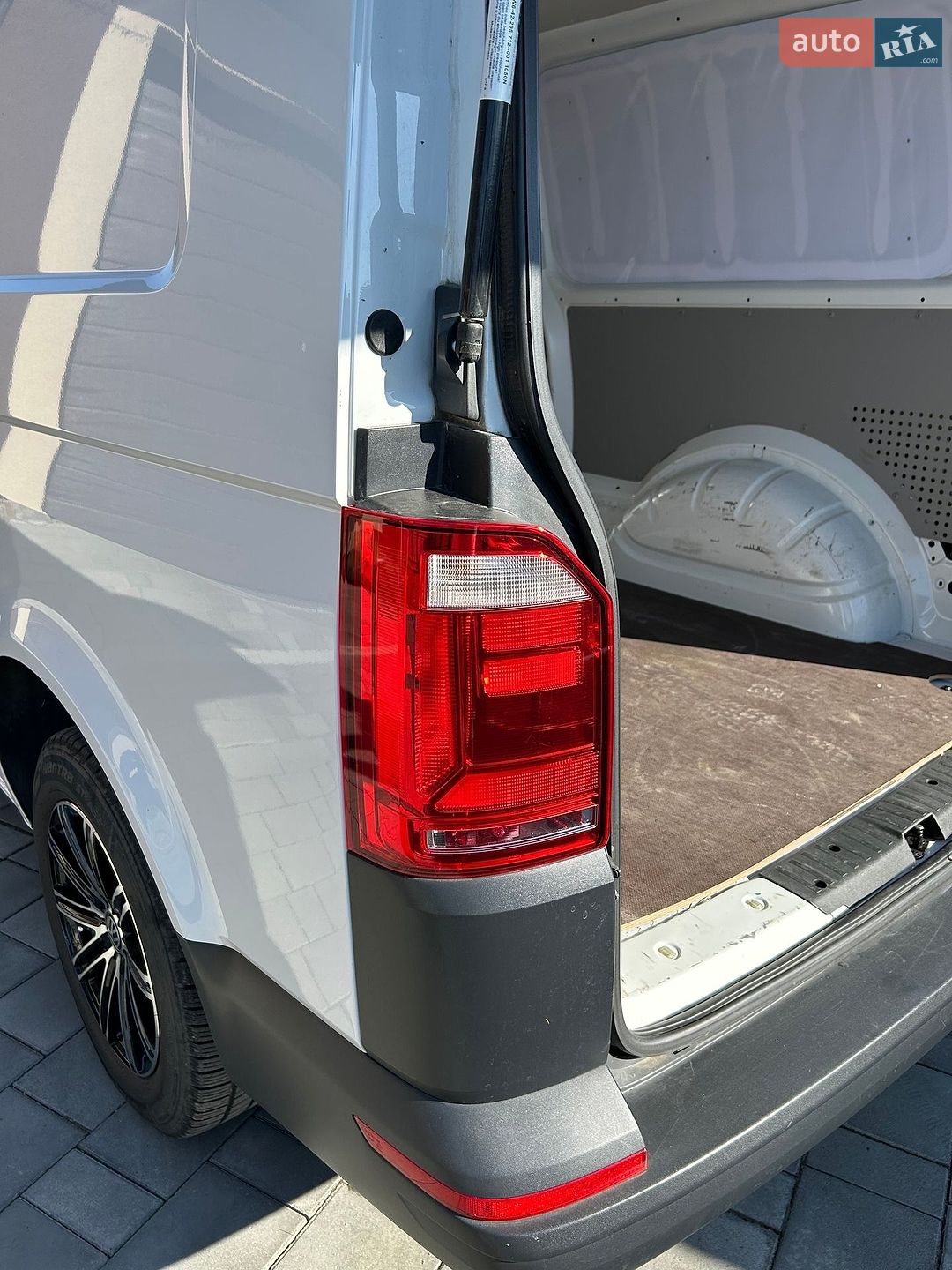 Volkswagen Transporter 2018 VIN WV1ZZZ7HZJH137362 фото оголошення 9 з 18