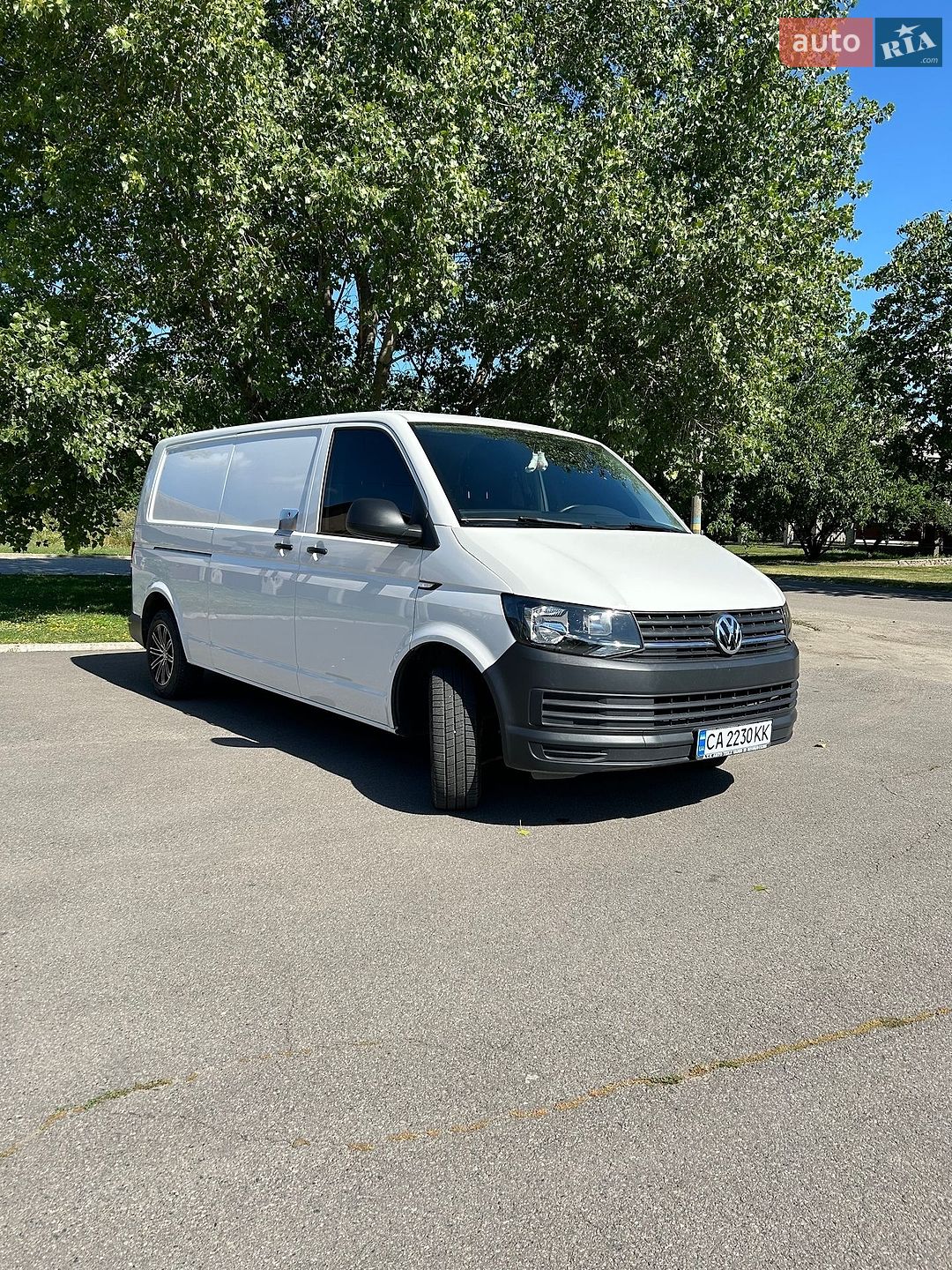 Volkswagen Transporter 2018 VIN WV1ZZZ7HZJH137362 фото оголошення 2 з 18