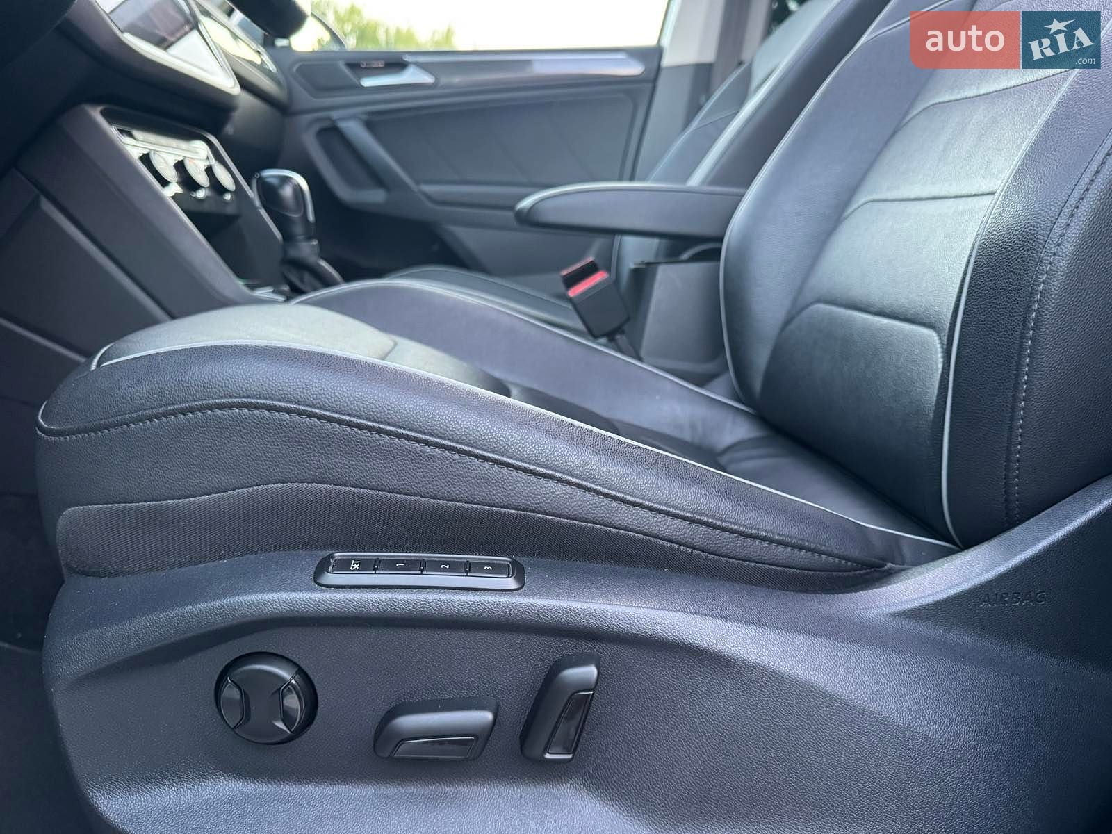 Volkswagen Tiguan 2019 VIN WVGZZZ5NZLW854512 фото оголошення 5 з 38