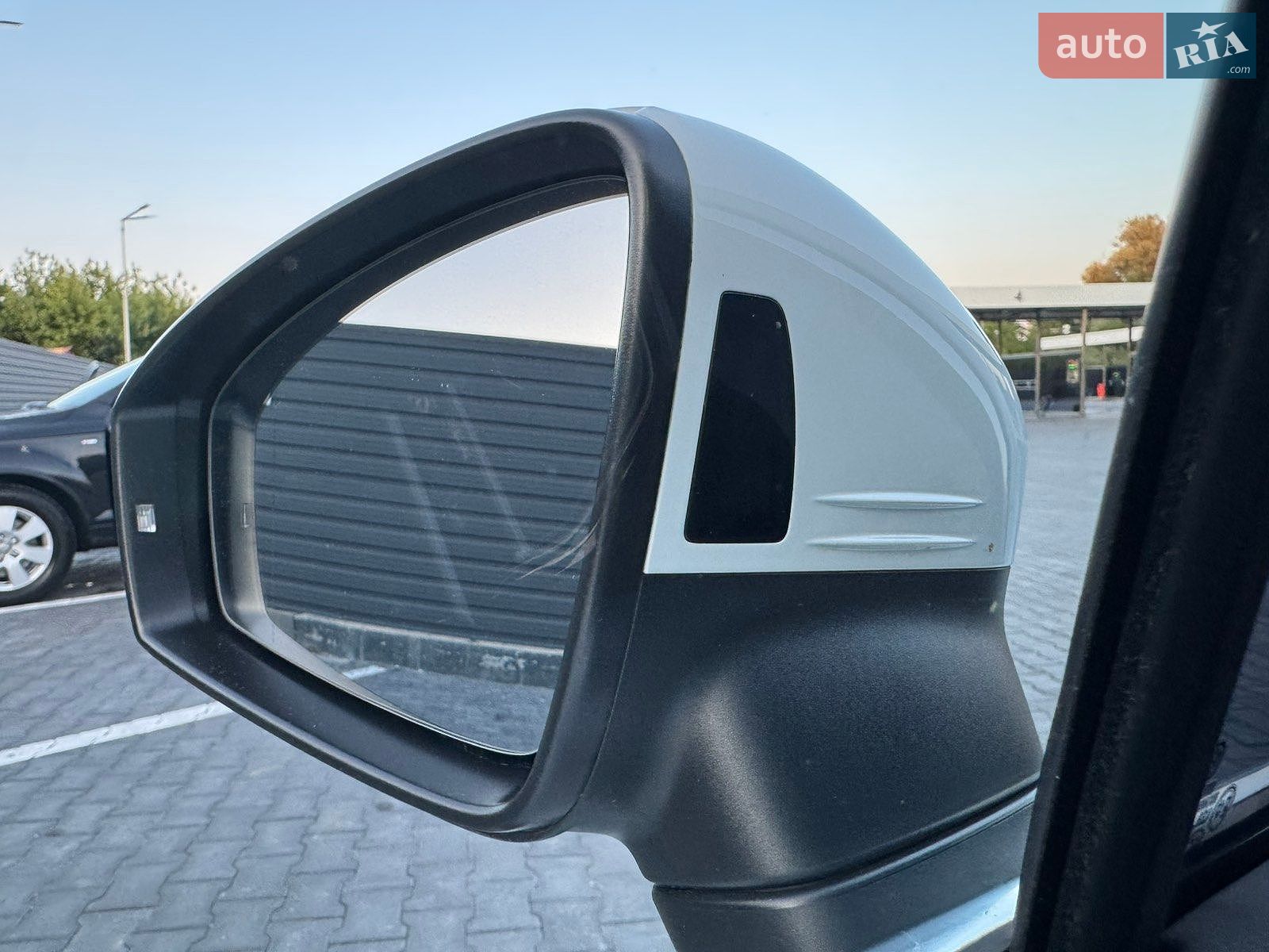 Volkswagen Tiguan 2019 VIN WVGZZZ5NZLW854512 фото оголошення 6 з 38