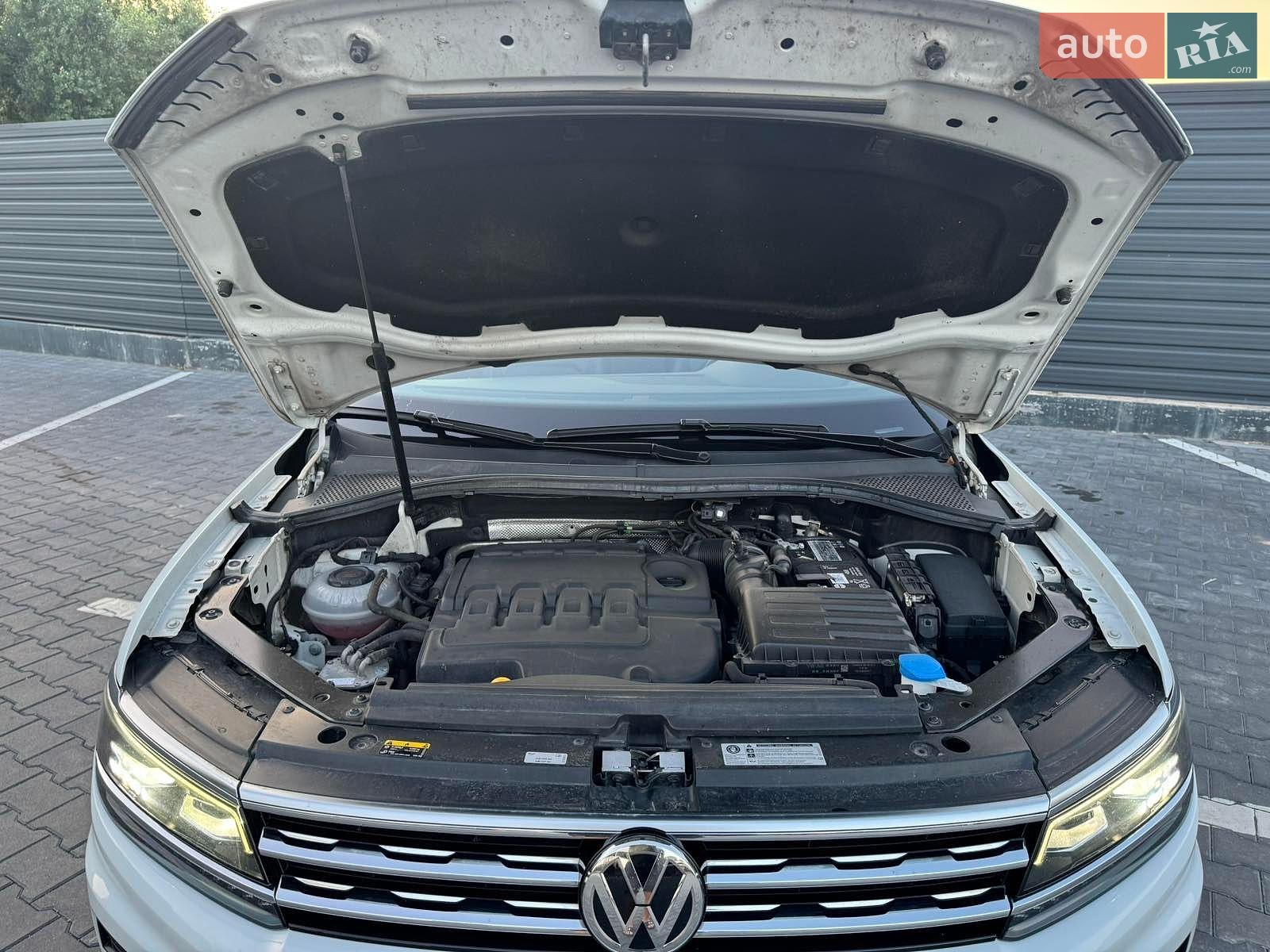 Volkswagen Tiguan 2019 VIN WVGZZZ5NZLW854512 фото оголошення 8 з 38