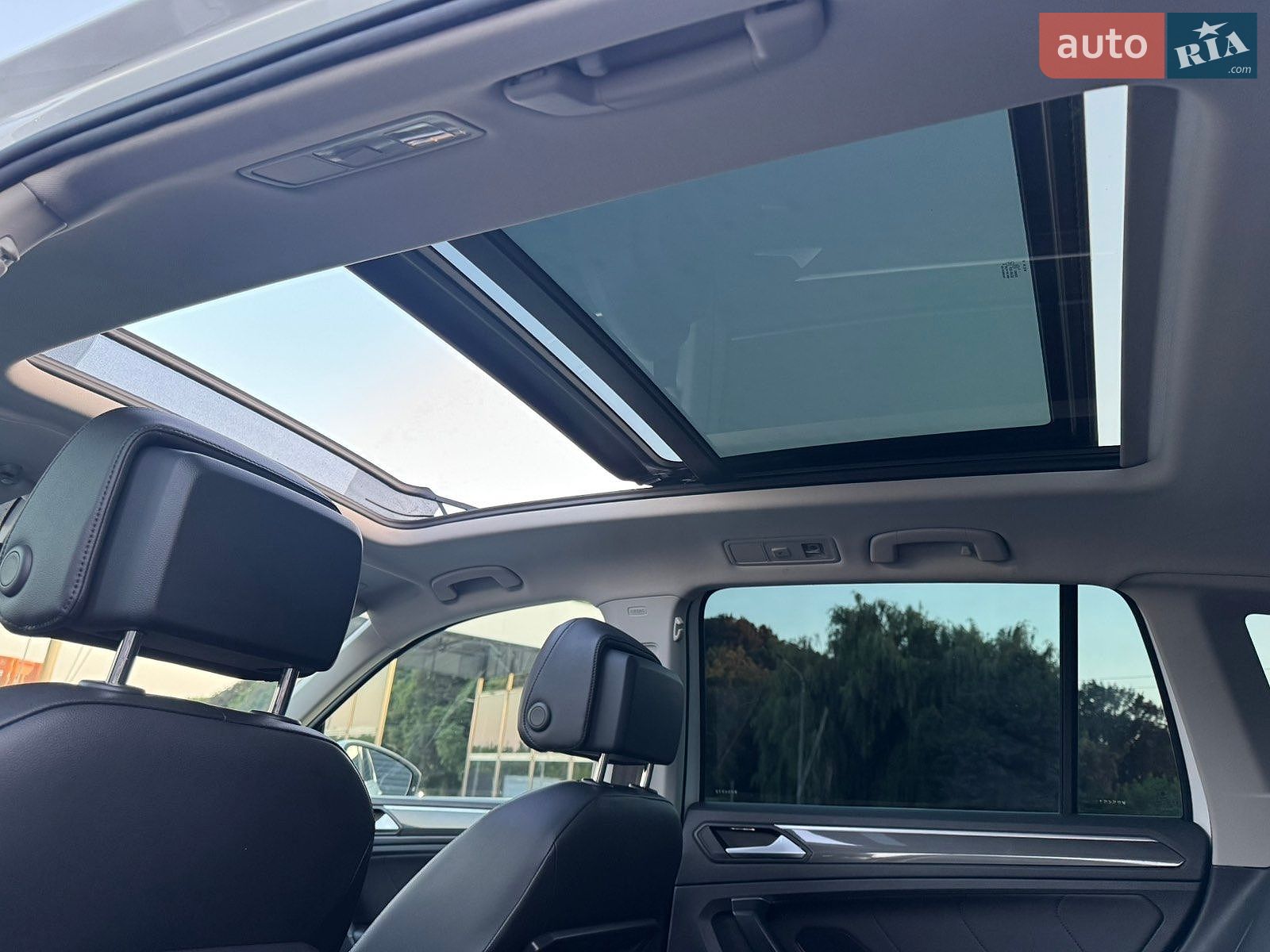 Volkswagen Tiguan 2019 VIN WVGZZZ5NZLW854512 фото оголошення 11 з 38