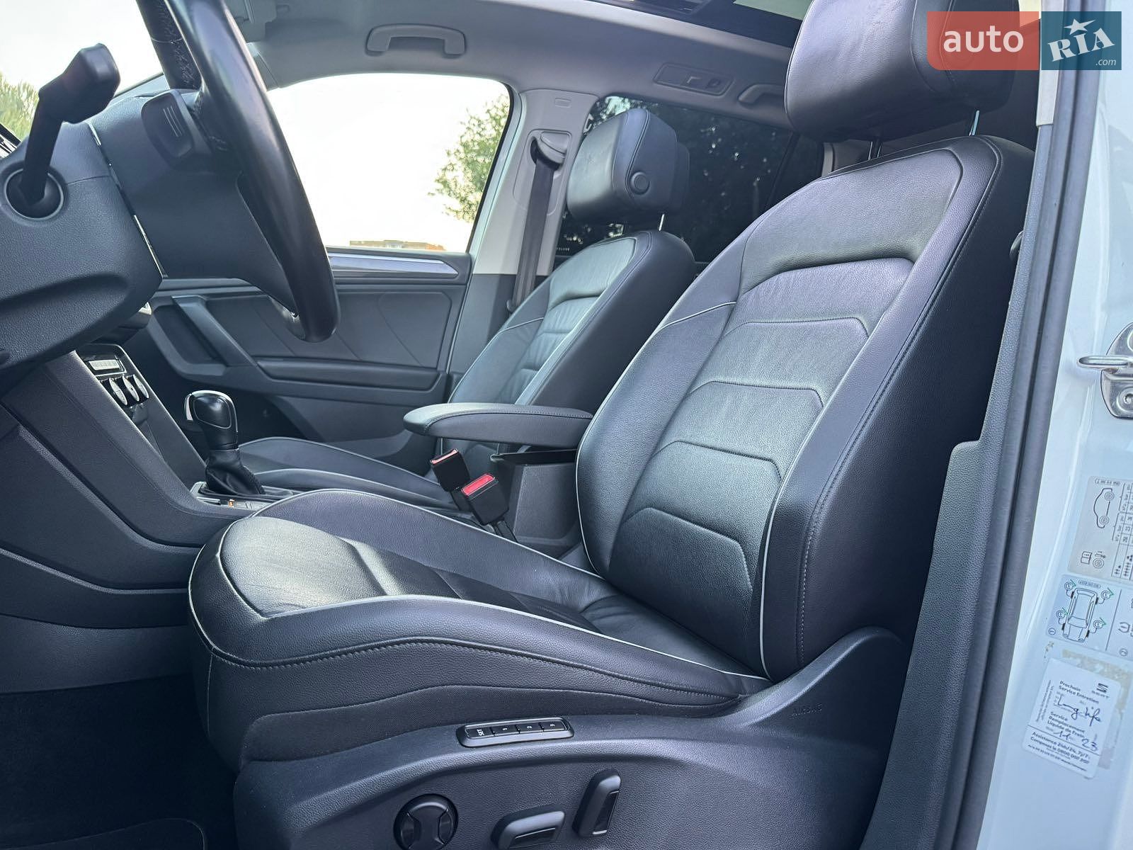 Volkswagen Tiguan 2019 VIN WVGZZZ5NZLW854512 фото оголошення 17 з 38