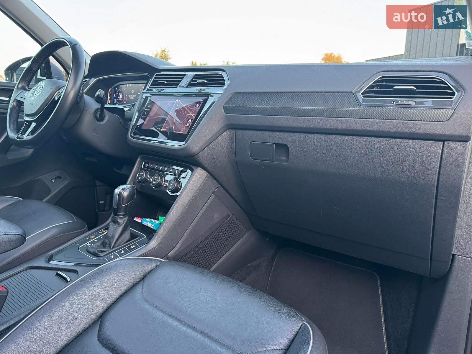 Volkswagen Tiguan 2019 VIN WVGZZZ5NZLW854512 фото оголошення 21 з 38