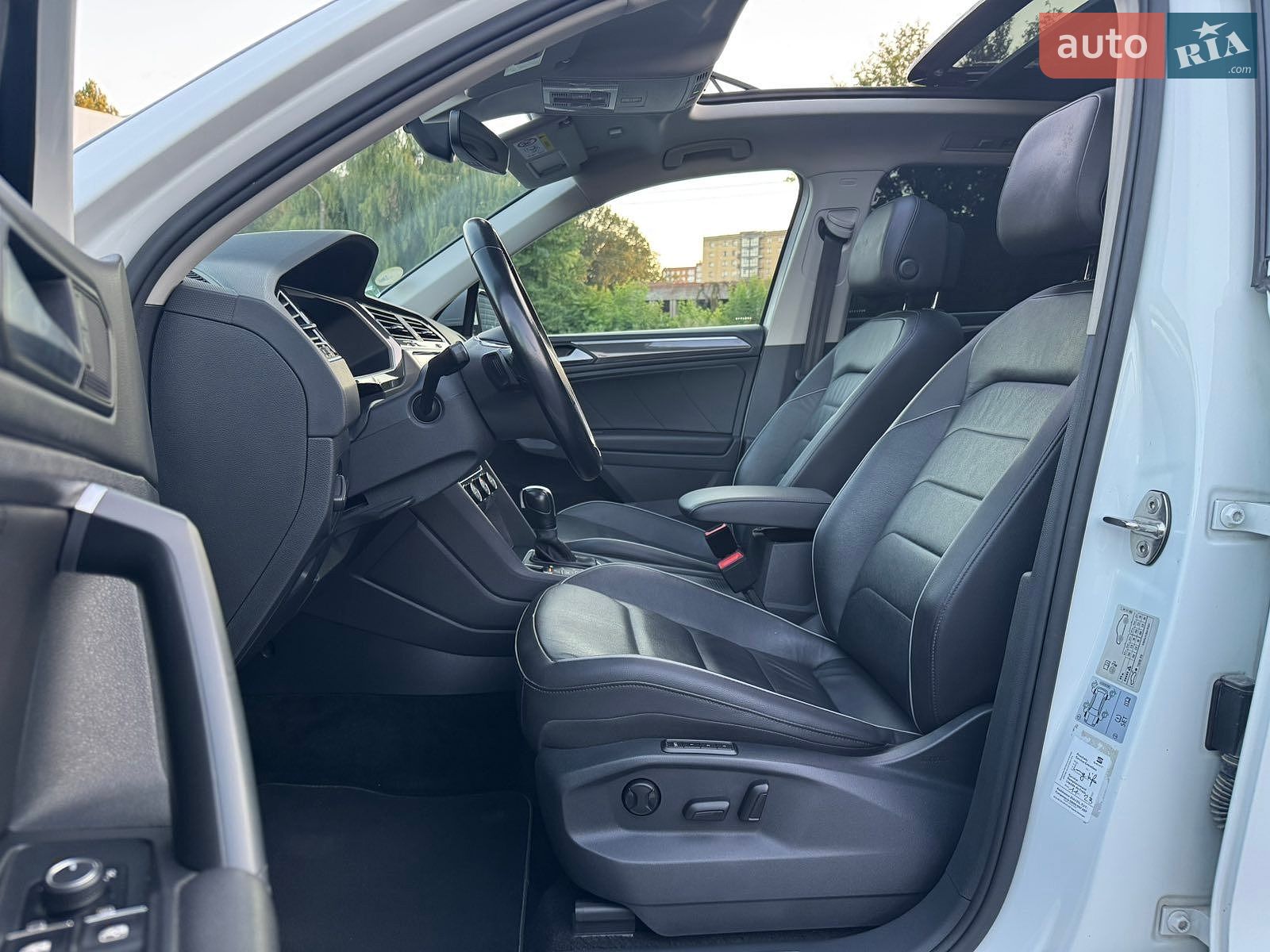 Volkswagen Tiguan 2019 VIN WVGZZZ5NZLW854512 фото оголошення 23 з 38