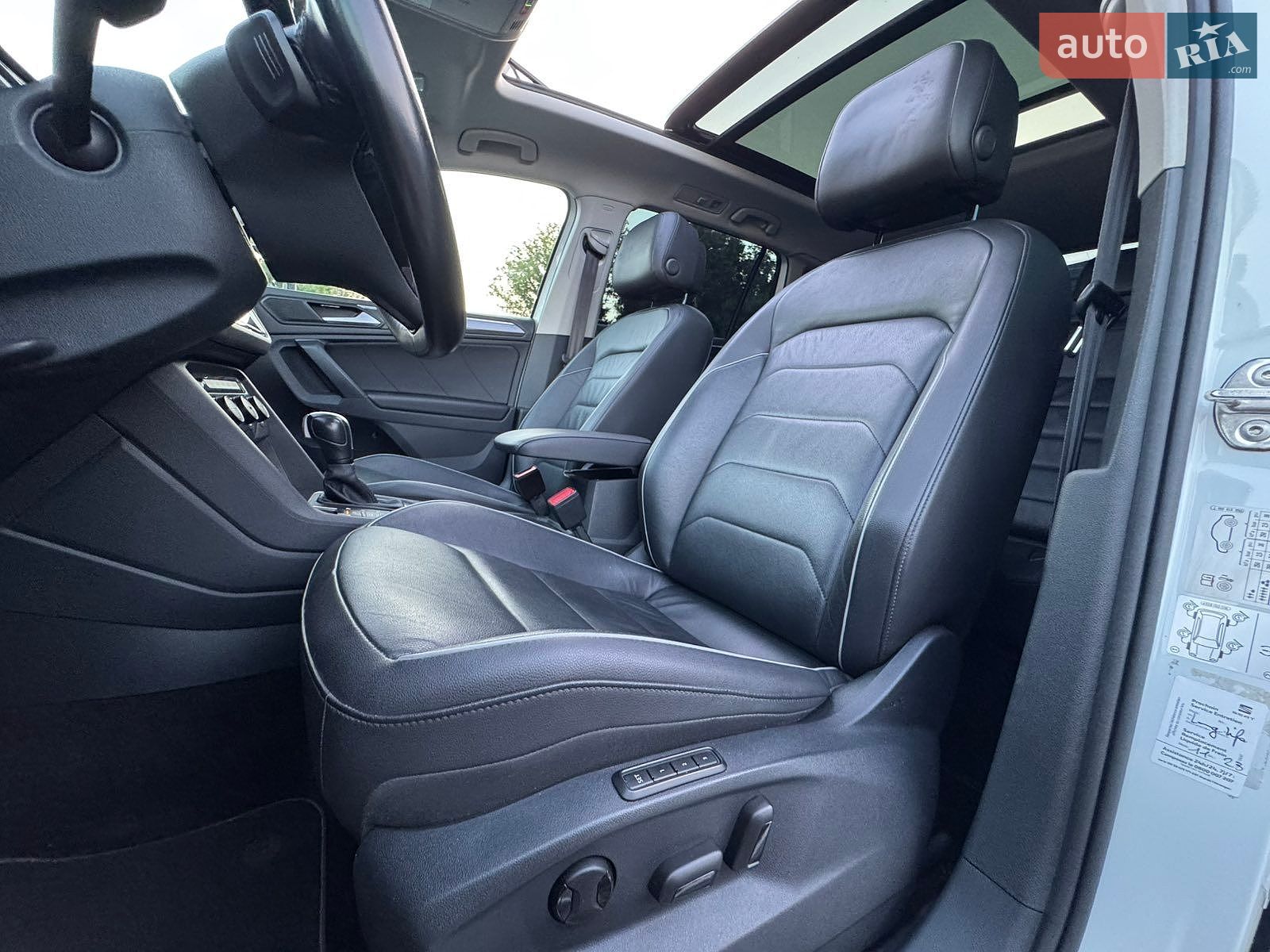 Volkswagen Tiguan 2019 VIN WVGZZZ5NZLW854512 фото оголошення 24 з 38
