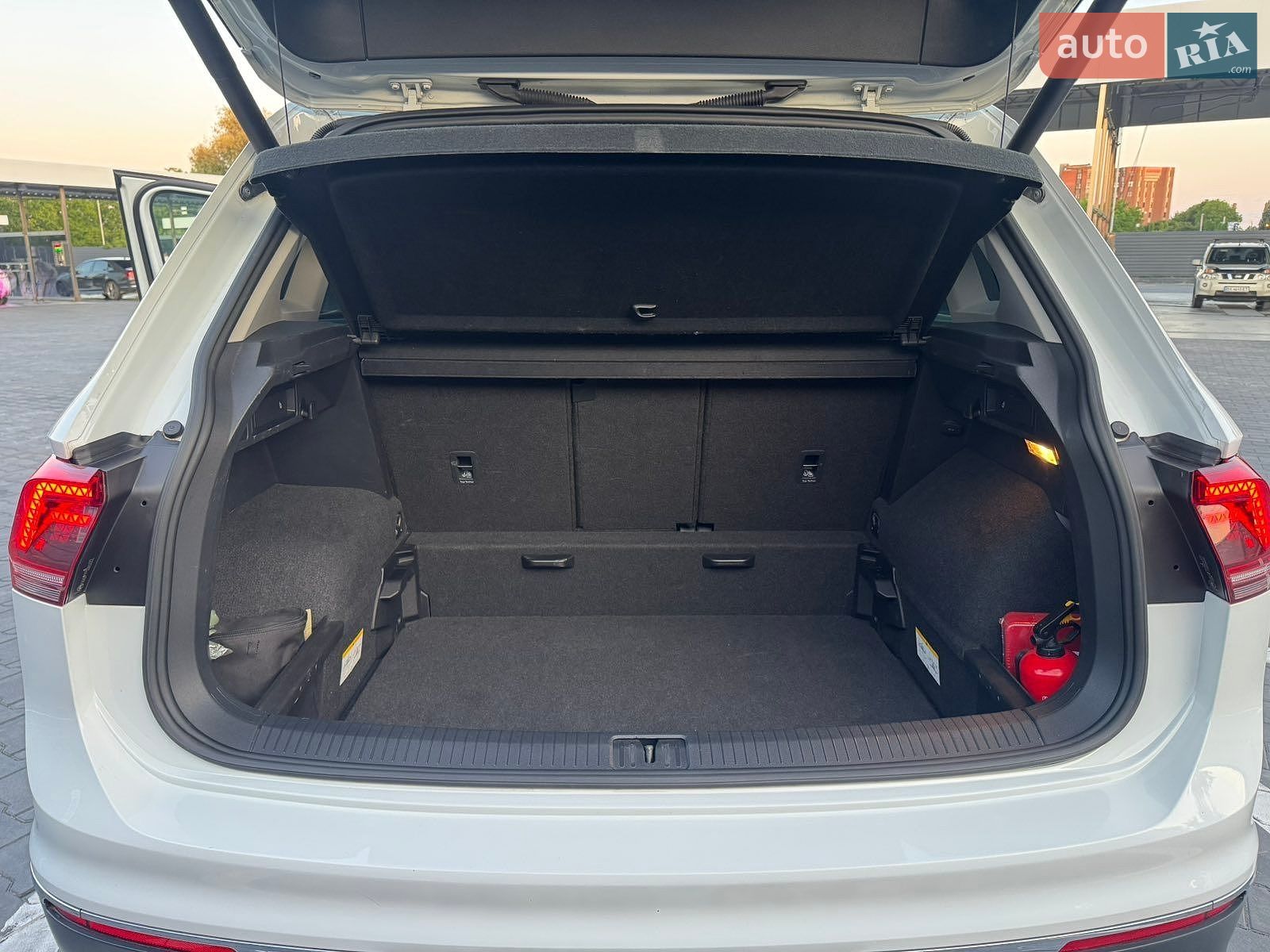 Volkswagen Tiguan 2019 VIN WVGZZZ5NZLW854512 фото оголошення 25 з 38