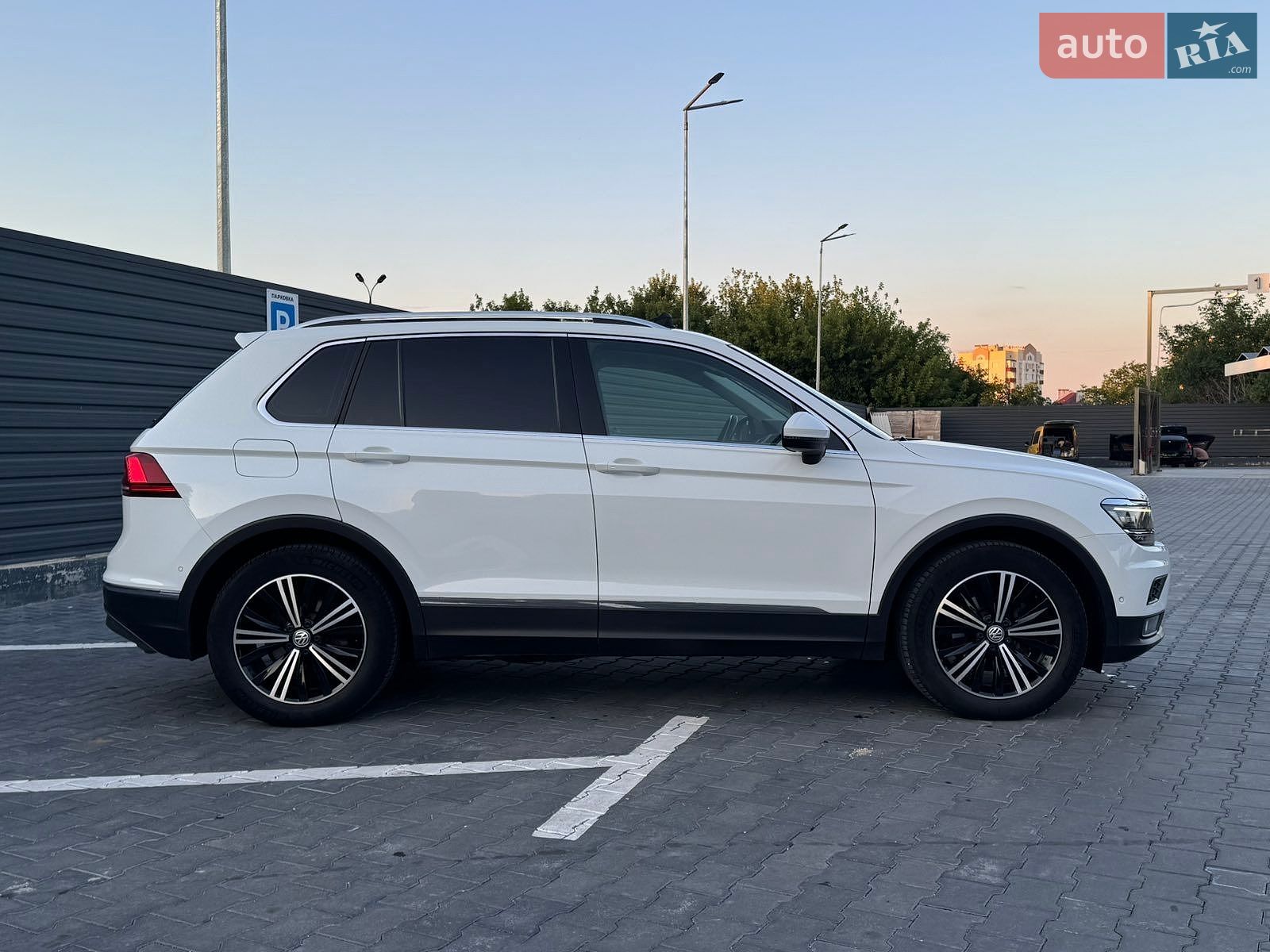 Volkswagen Tiguan 2019 VIN WVGZZZ5NZLW854512 фото оголошення 29 з 38