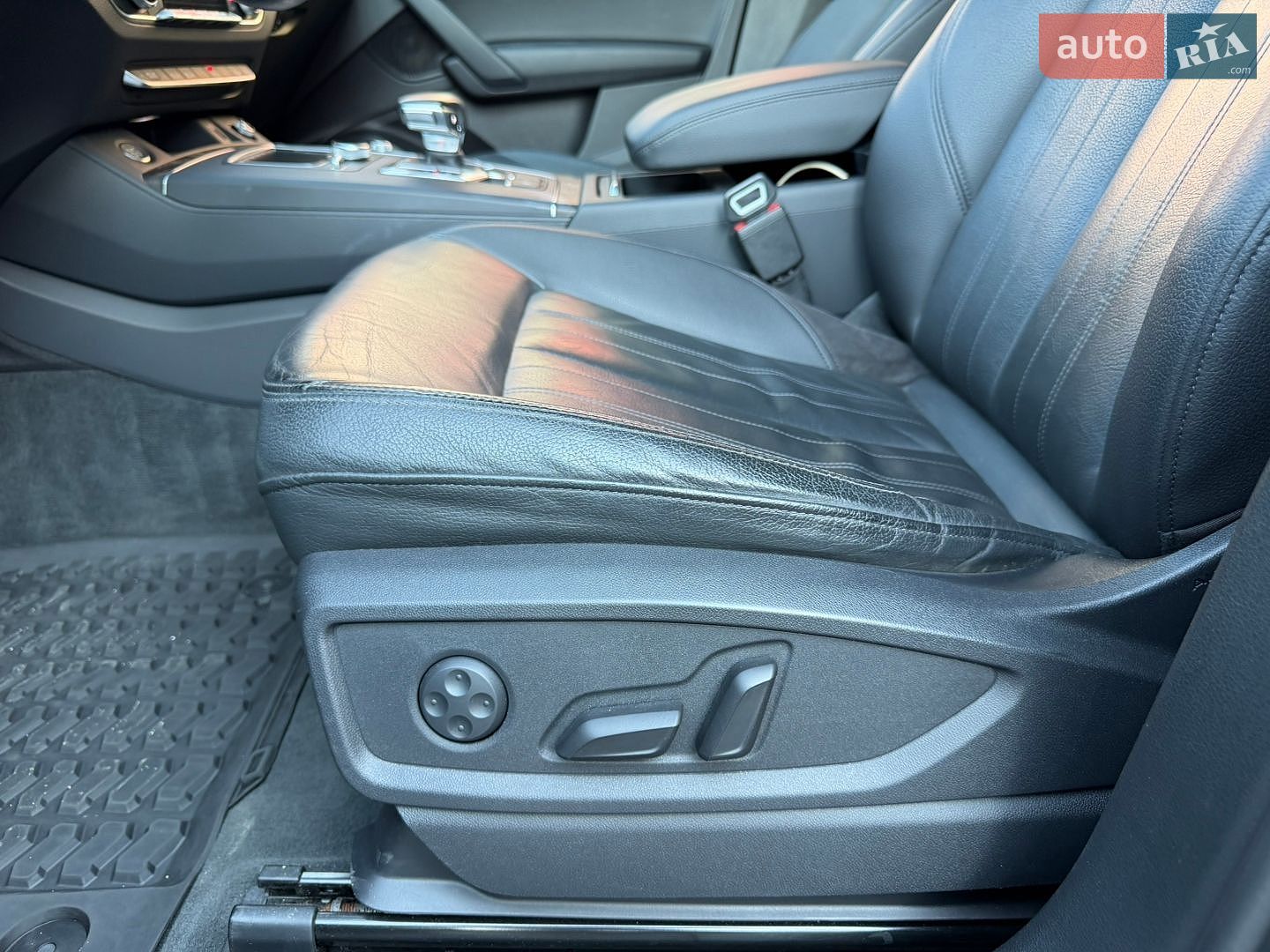 Audi Q5 2018 VIN WA1BNAFYXJ2102712 фото оголошення 18 з 49