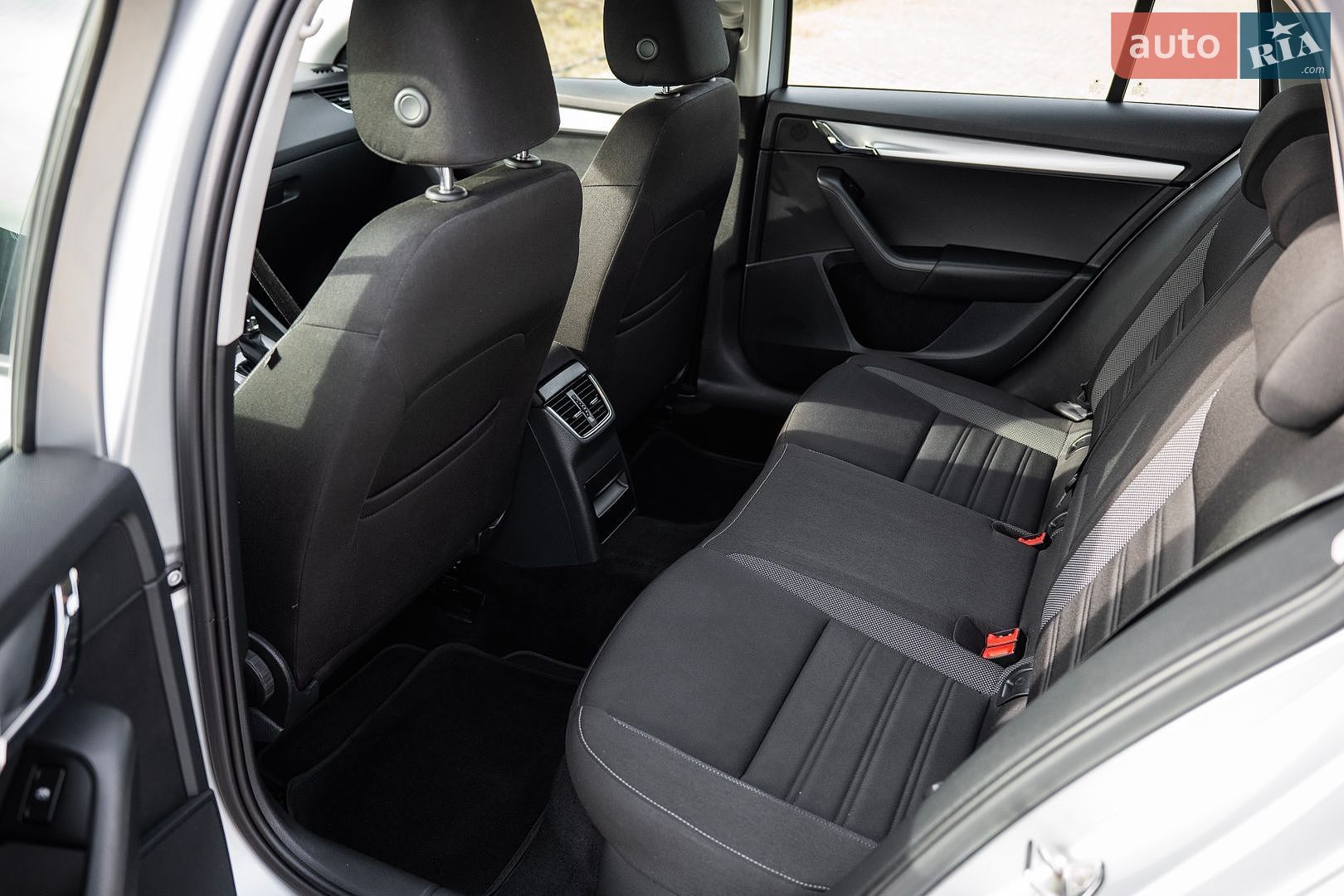 Skoda Octavia 2020 VIN TMBJH7NE6L0167137 фото оголошення 18 з 21