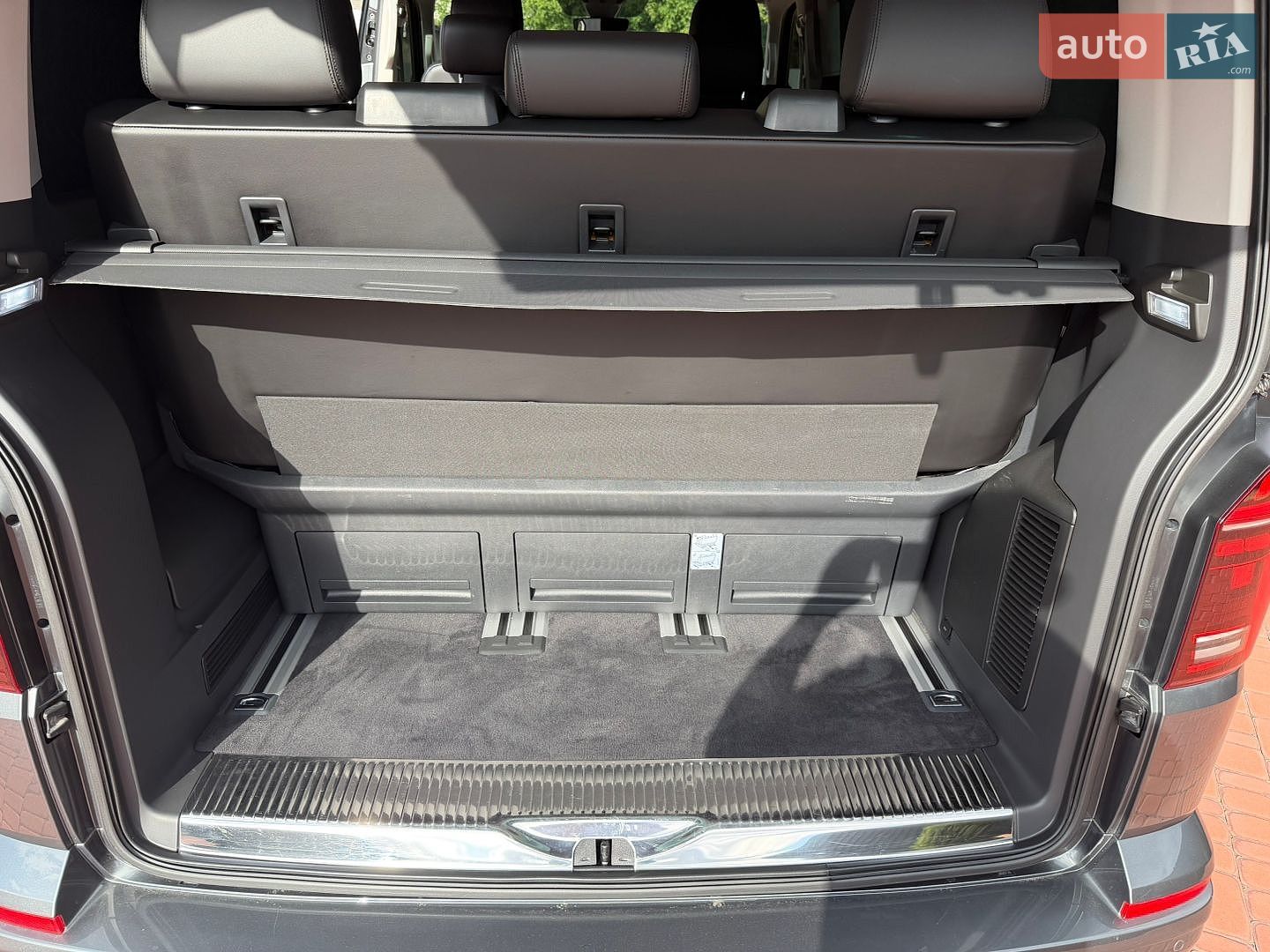 Volkswagen Multivan 2019 VIN WV2ZZZ7HZLH001653 фото оголошення 3 з 62