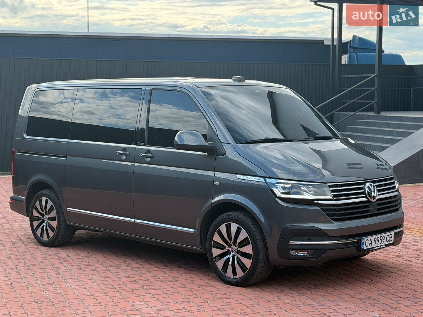 Volkswagen Multivan 2019 VIN WV2ZZZ7HZLH001653 фото оголошення 2 з 62