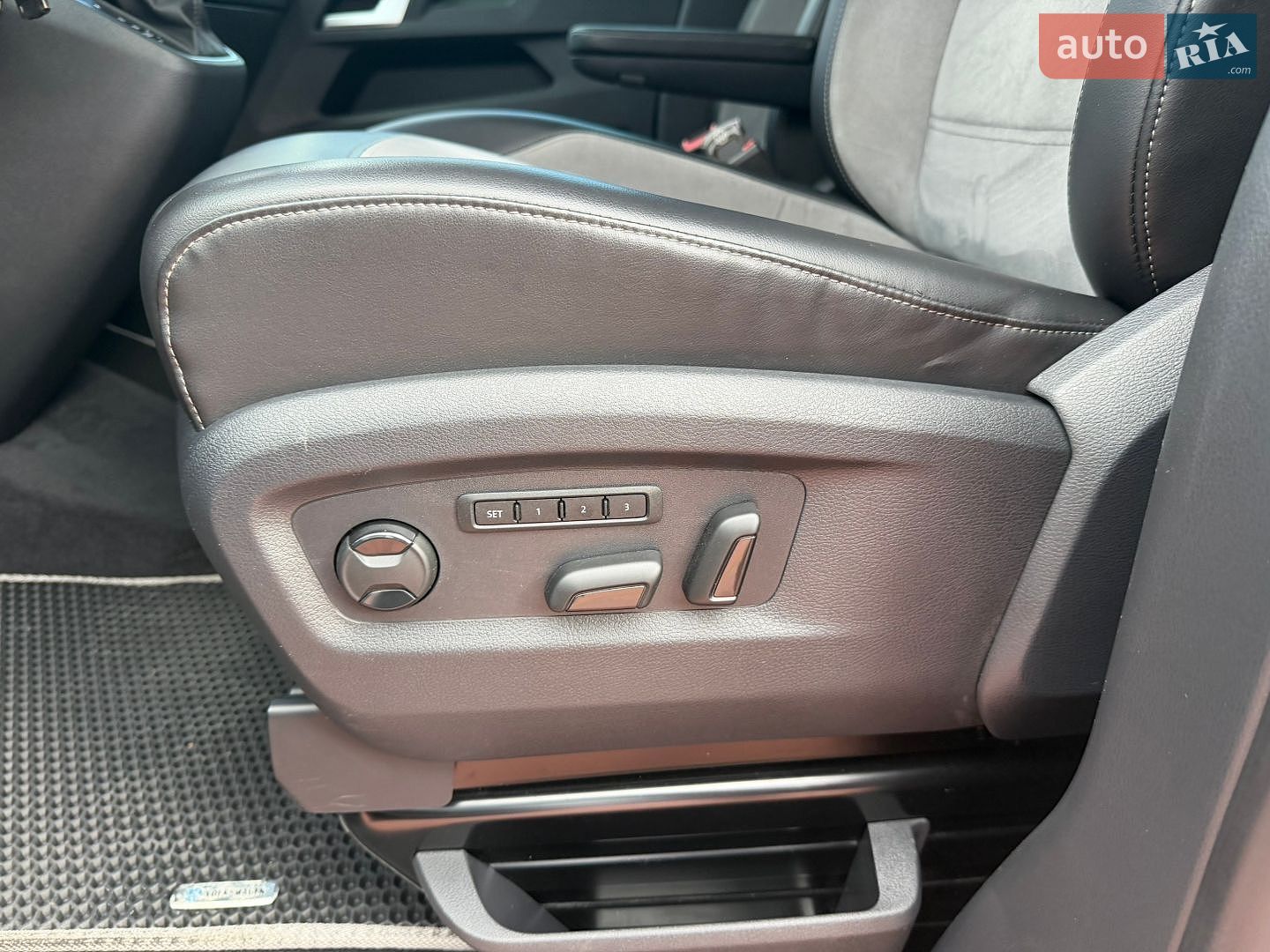 Volkswagen Multivan 2019 VIN WV2ZZZ7HZLH001653 фото оголошення 26 з 62