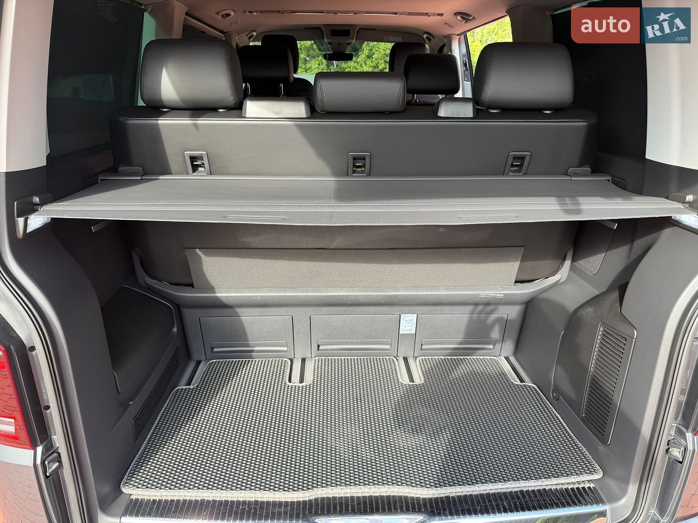 Volkswagen Multivan 2019 VIN WV2ZZZ7HZLH001653 фото оголошення 32 з 62