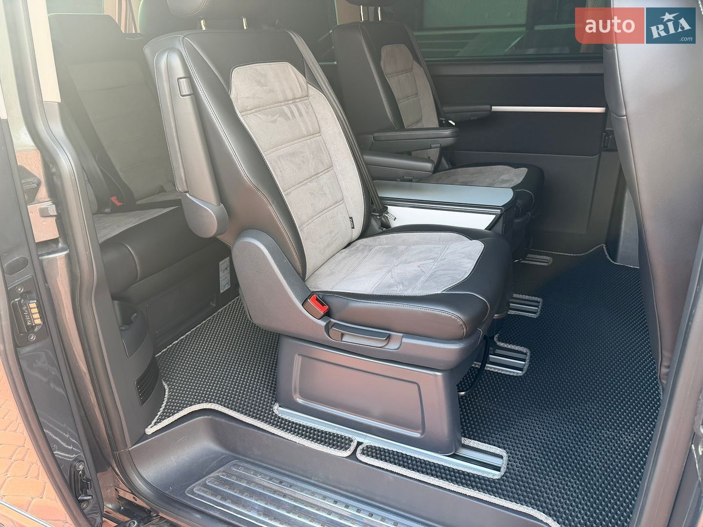 Volkswagen Multivan 2019 VIN WV2ZZZ7HZLH001653 фото оголошення 33 з 62