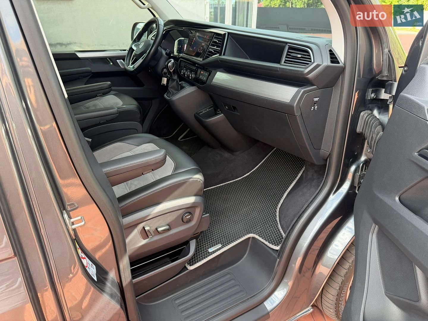 Volkswagen Multivan 2019 VIN WV2ZZZ7HZLH001653 фото оголошення 42 з 62