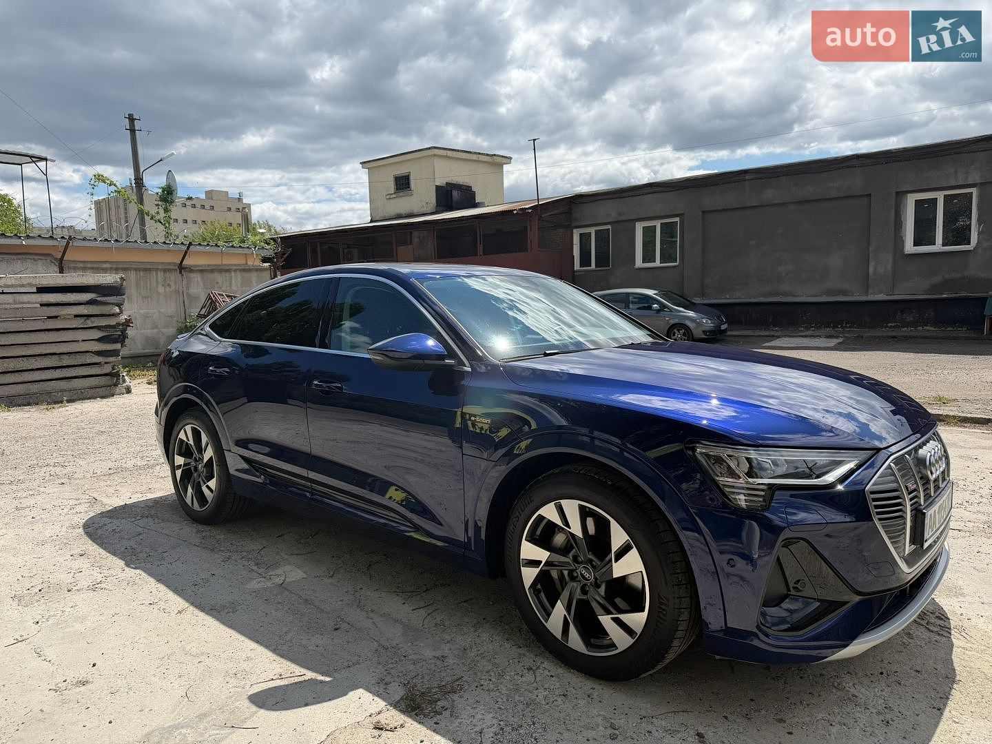 Audi e-tron Sportback 2023 VIN WAUZZZGEXPB025132 фото оголошення 2 з 17