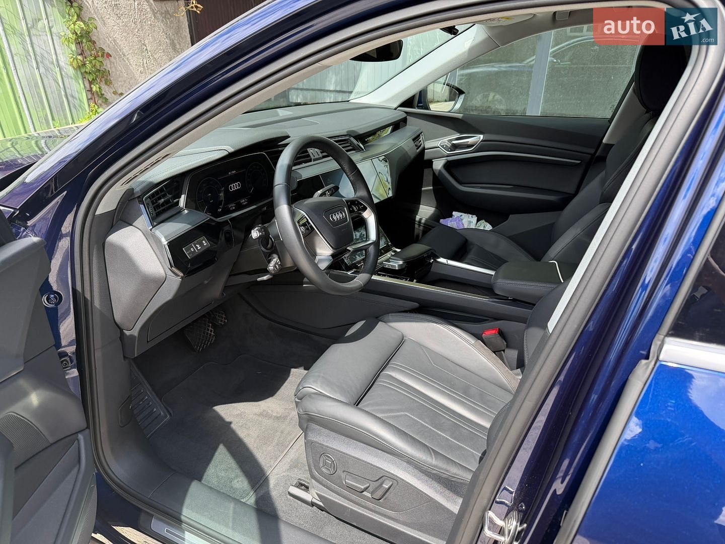 Audi e-tron Sportback 2023 VIN WAUZZZGEXPB025132 фото оголошення 8 з 17