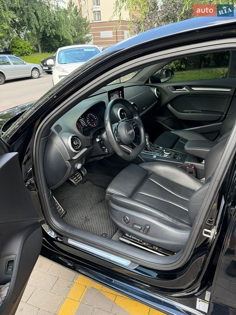 Audi A3 2017 VIN WAUAUGFFXJ1011075 фото оголошення 10 з 30