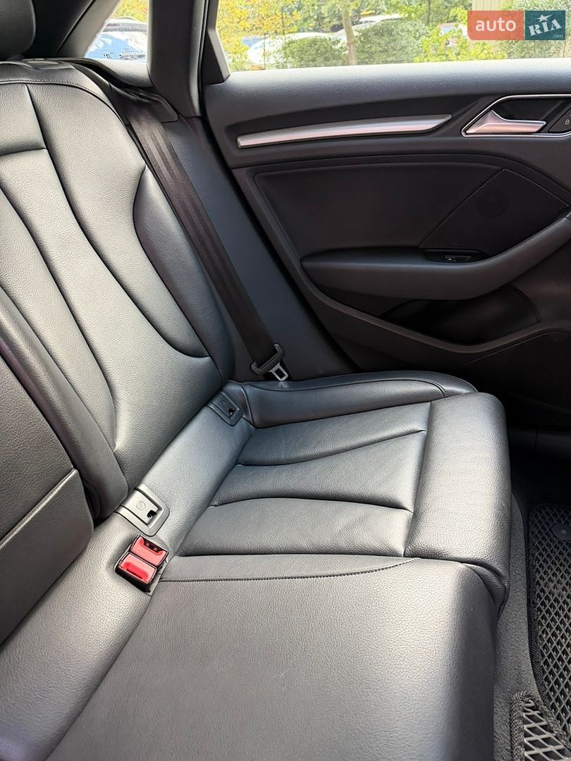 Audi A3 2017 VIN WAUAUGFFXJ1011075 фото оголошення 15 з 30