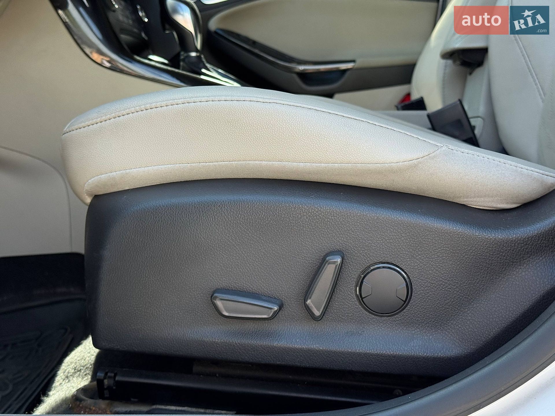 Ford Focus 2017 VIN 1FADP3R44HL226465 фото оголошення 27 з 61