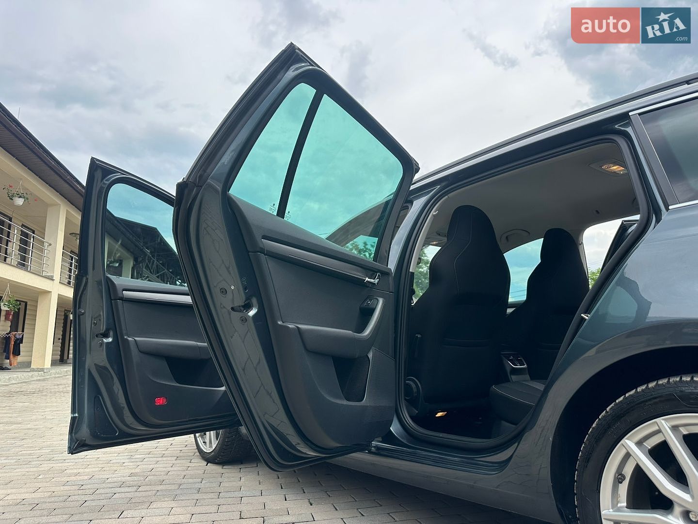 Skoda Octavia 2018 VIN TMBJJ7NE3J0249277 фото оголошення 9 з 67