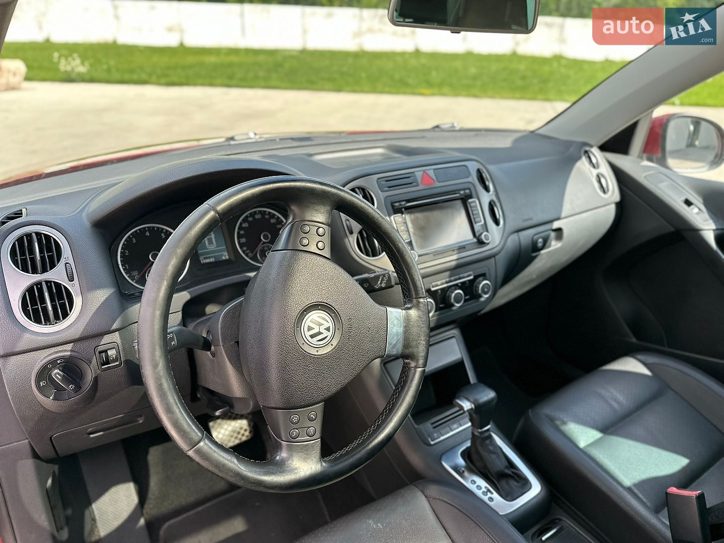 Volkswagen Tiguan 2010 VIN WVGAV9AX3AW003197 фото оголошення 17 з 36