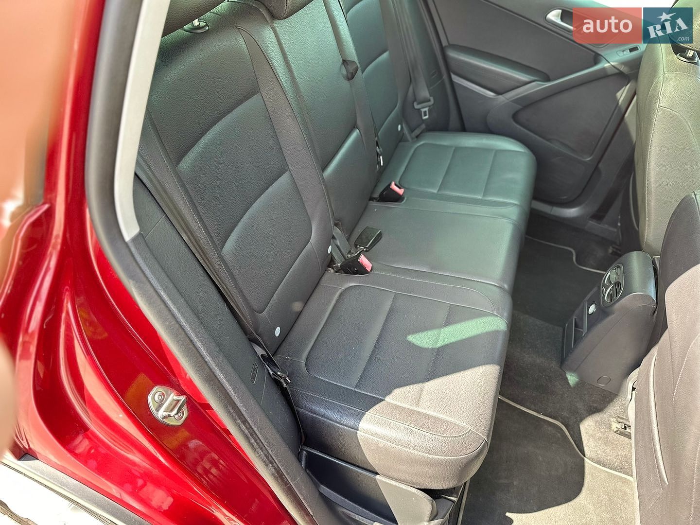 Volkswagen Tiguan 2010 VIN WVGAV9AX3AW003197 фото оголошення 27 з 36