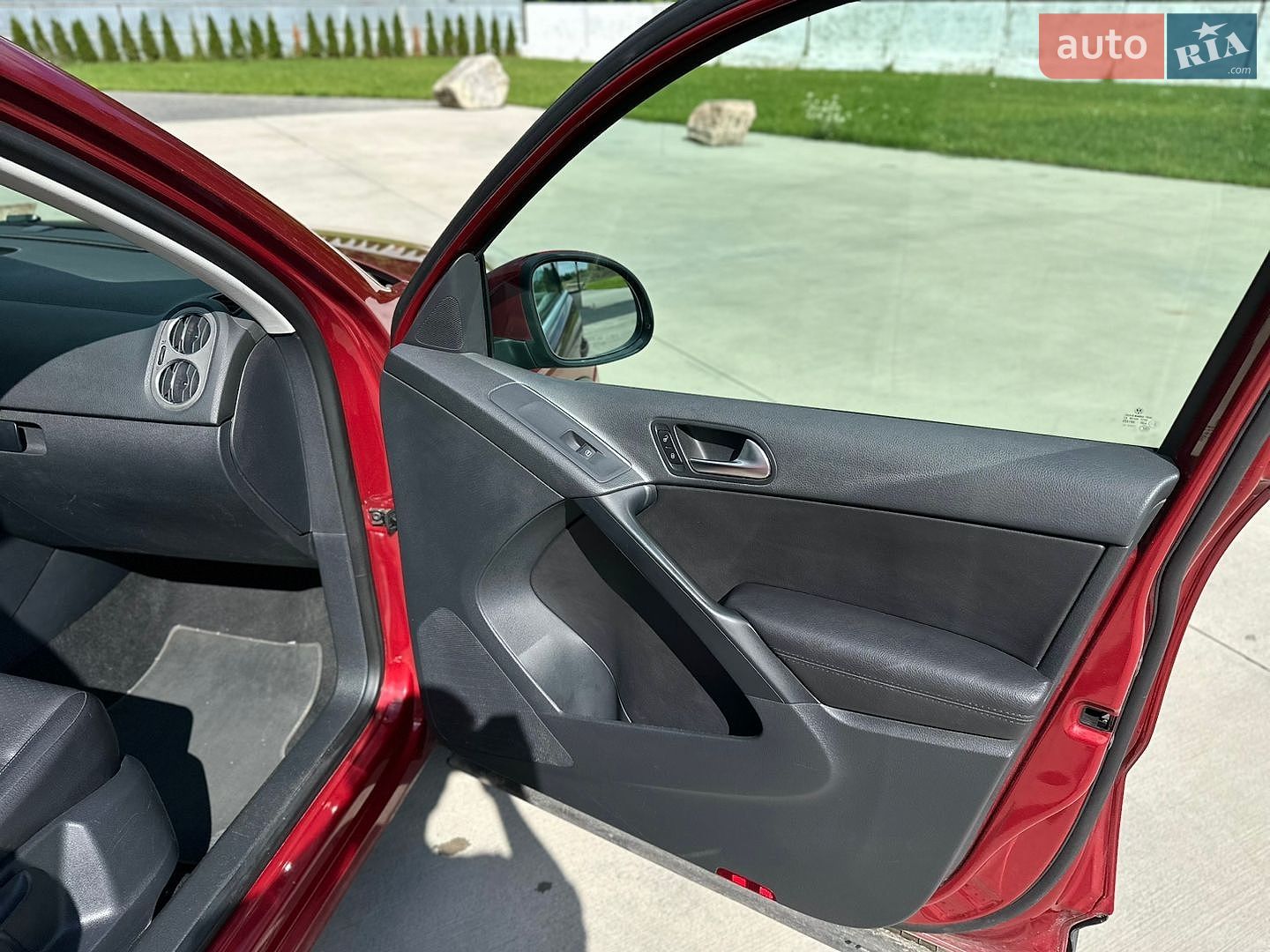 Volkswagen Tiguan 2010 VIN WVGAV9AX3AW003197 фото оголошення 29 з 36