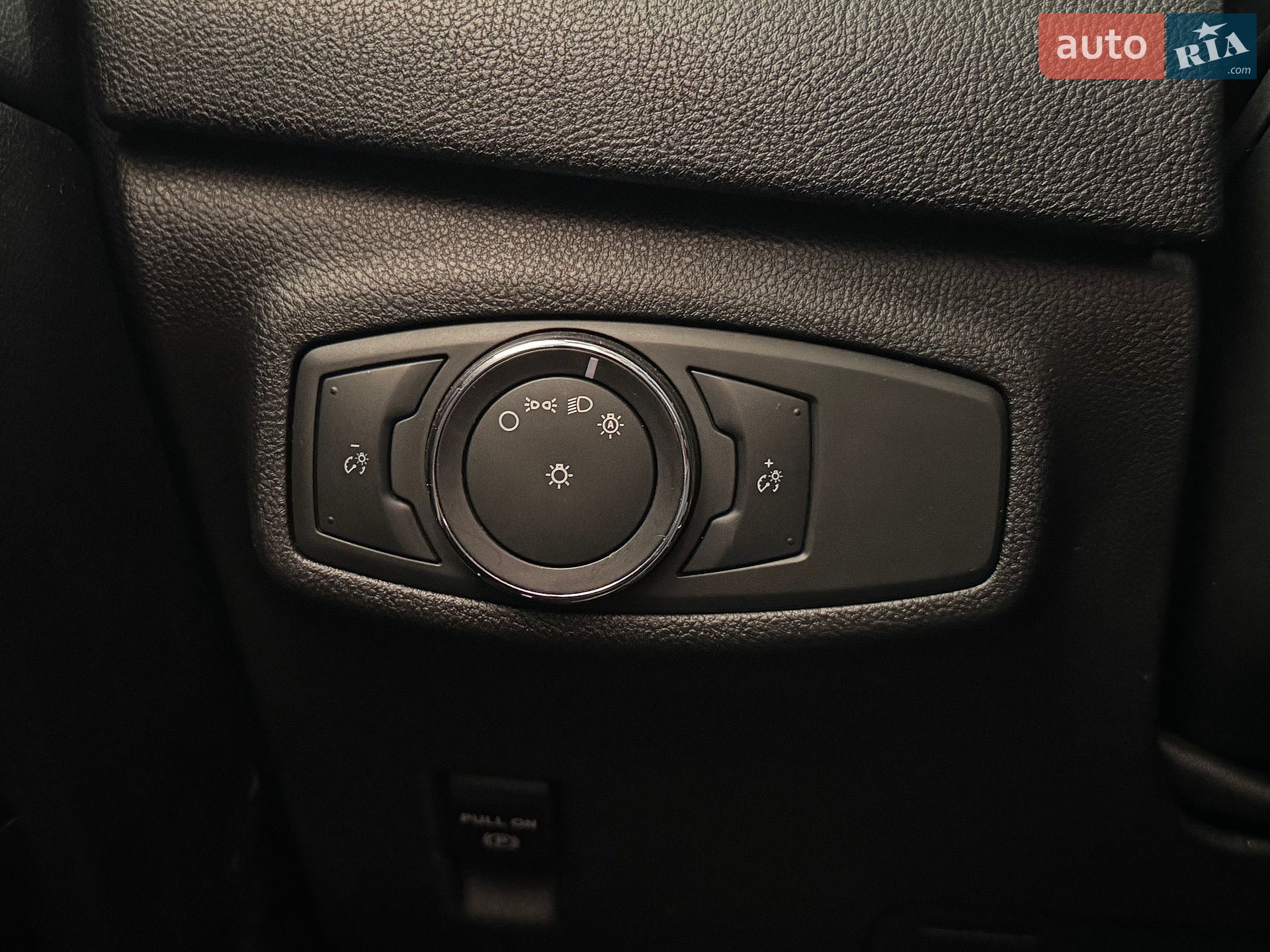 Lincoln MKC 2016 VIN 5LMCJ1C94GUJ24410 фото оголошення 56 з 65