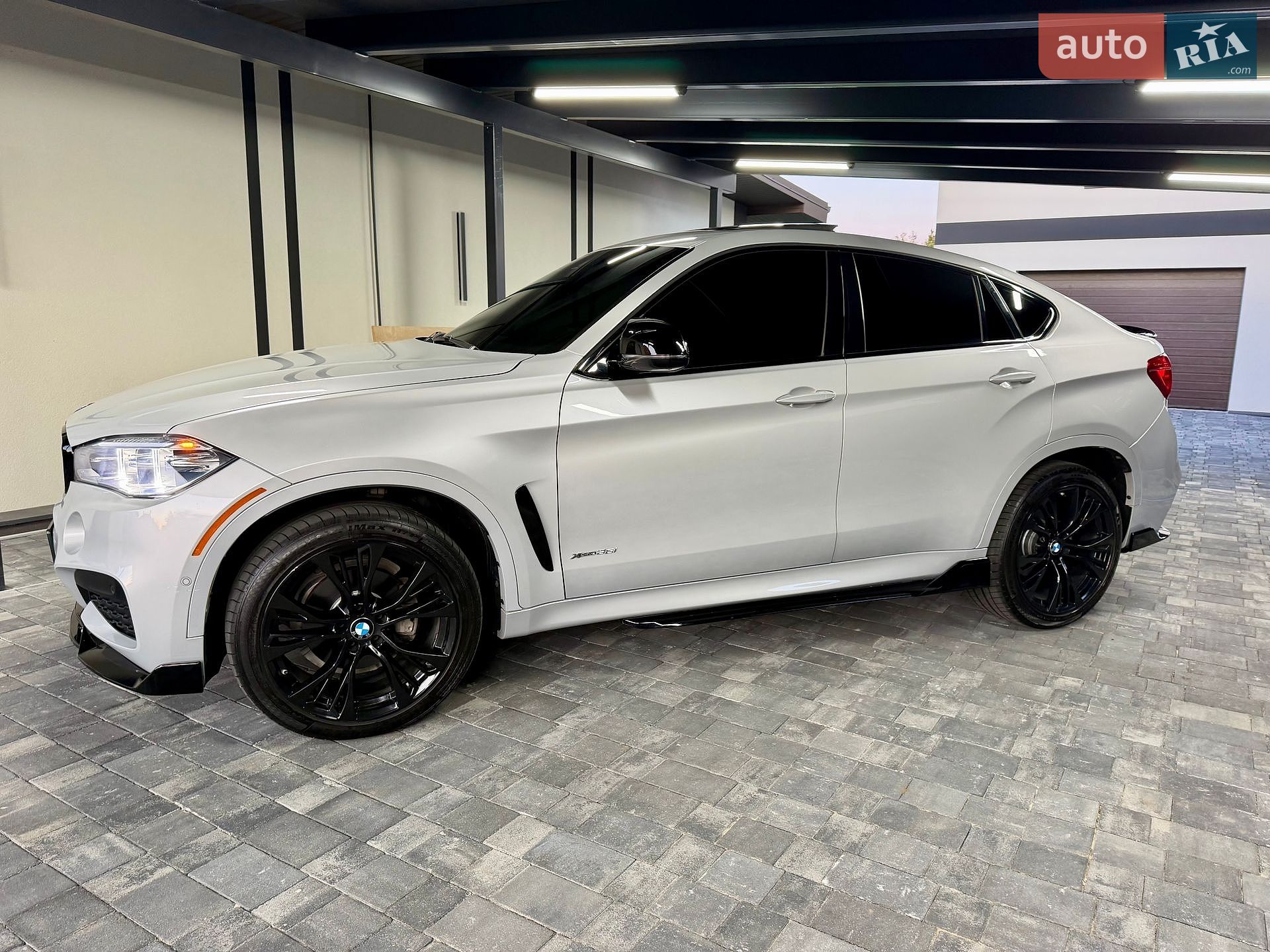 BMW X6 2018 VIN 5UXKU2C51J0Z62601 фото оголошення 4 з 40