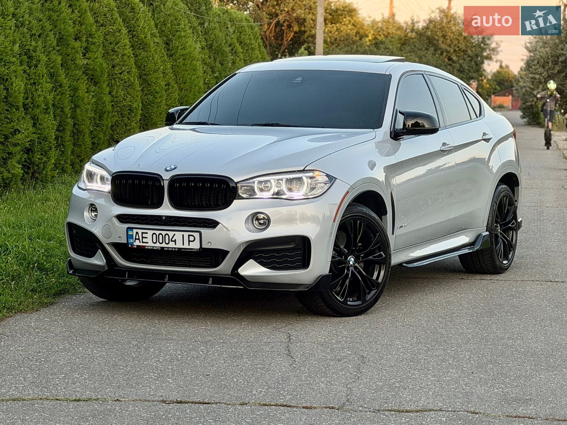 BMW X6 2018 VIN 5UXKU2C51J0Z62601 фото оголошення 13 з 40