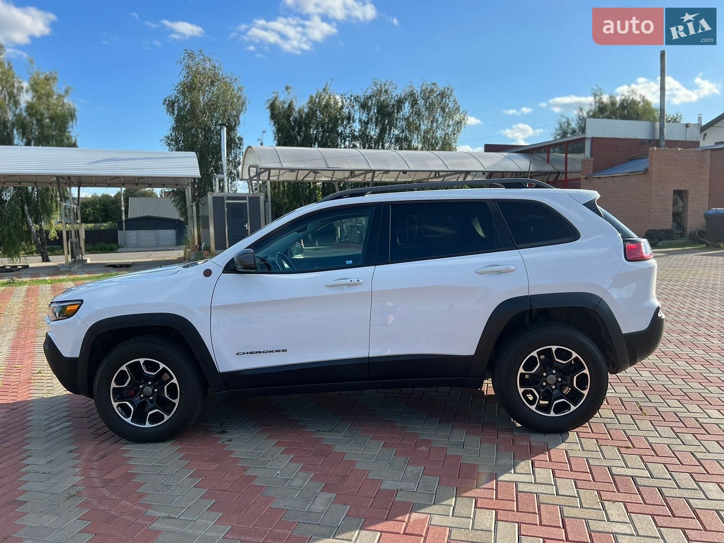 Jeep Cherokee 2020 VIN 1C4PJMBX4MD138927 фото оголошення 4 з 25