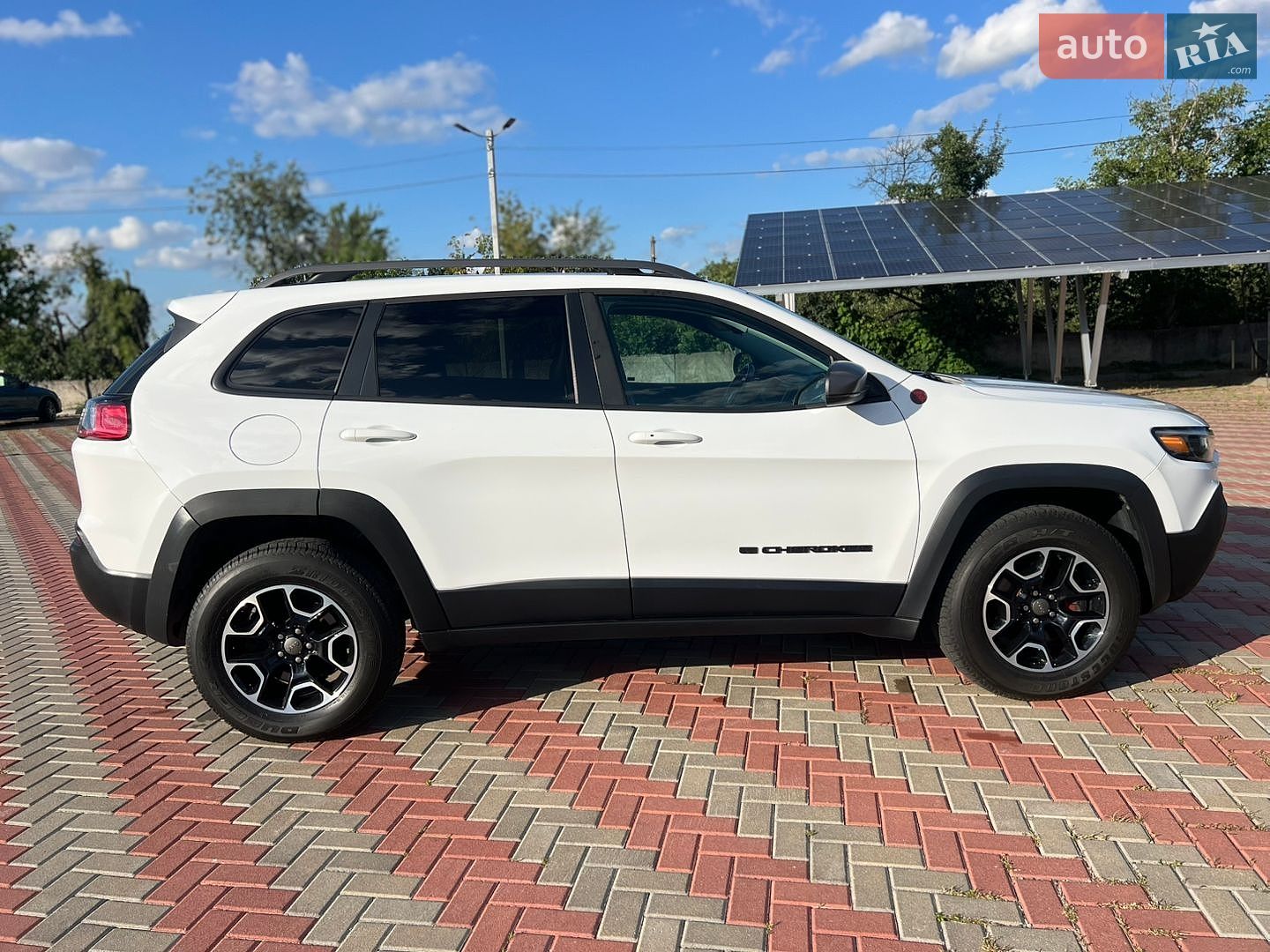 Jeep Cherokee 2020 VIN 1C4PJMBX4MD138927 фото оголошення 8 з 25