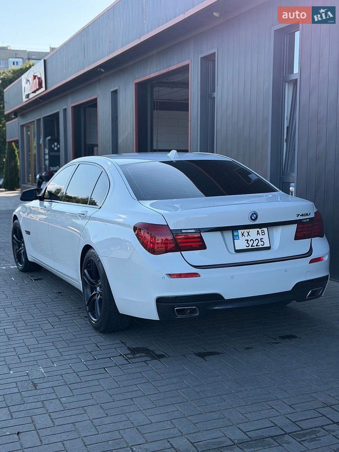 BMW 7 Series 2013 VIN WBAYE4C55DD137336 фото оголошення 2 з 9