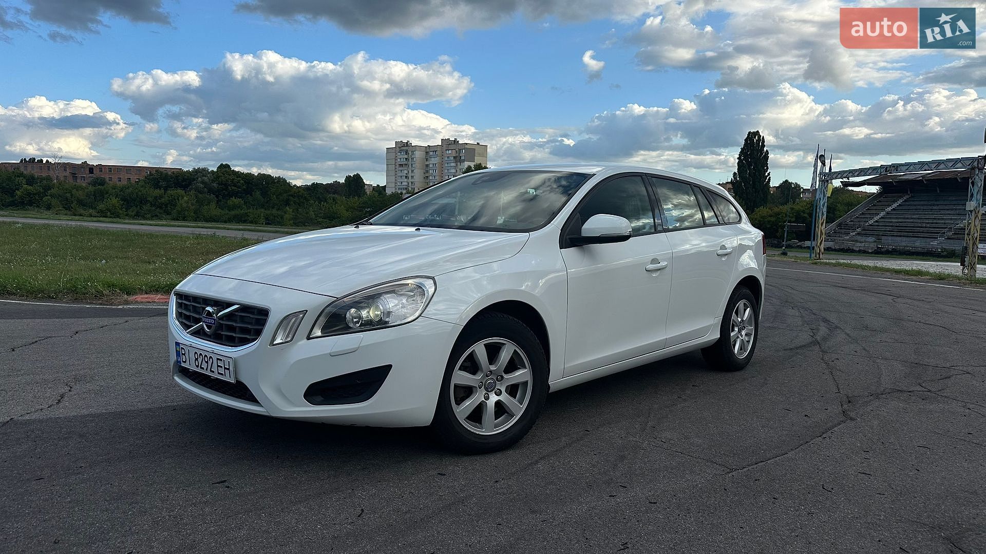 Volvo V60 2012 VIN YV1FW84ABD1134476 фото оголошення 3 з 38