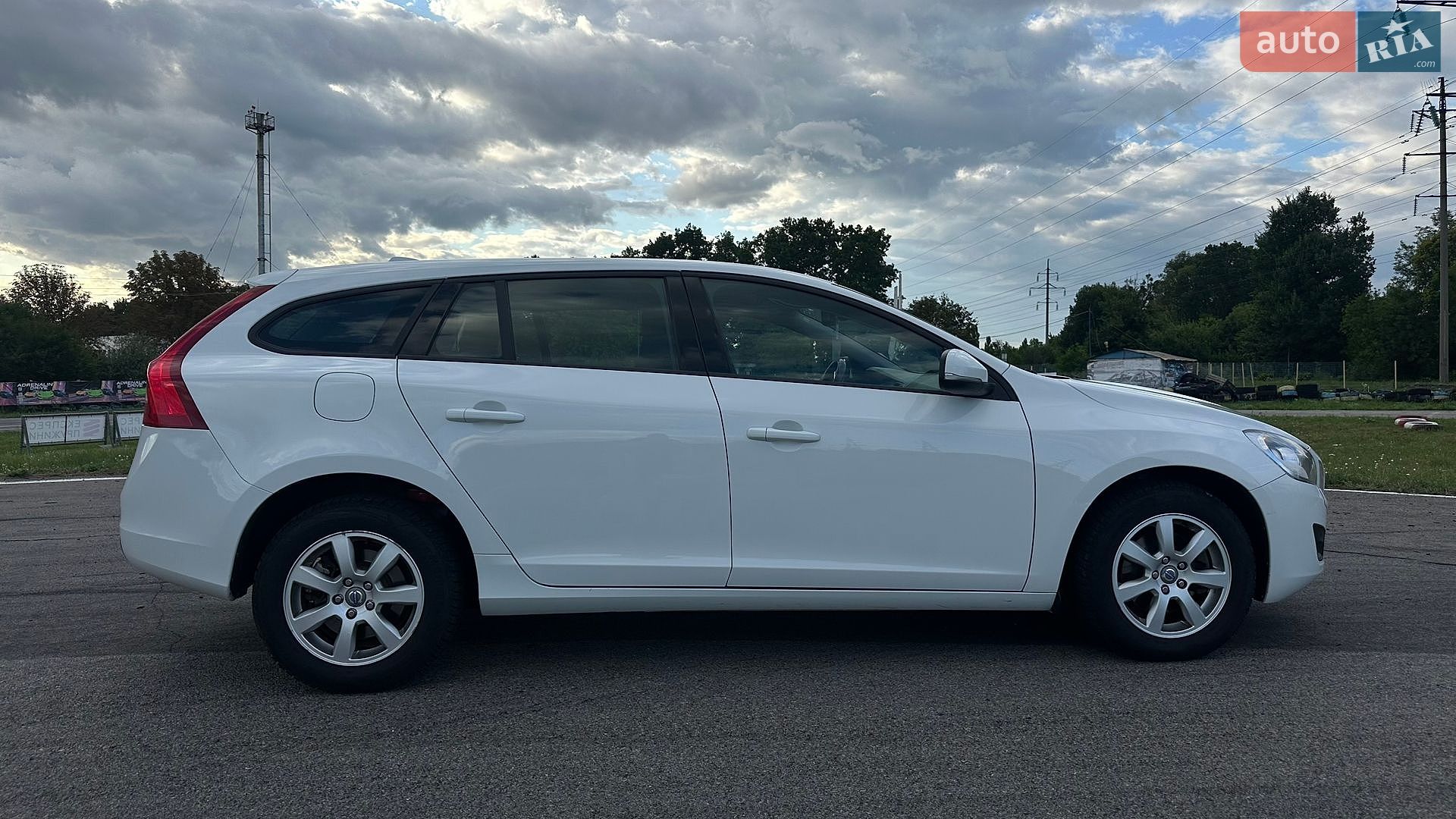 Volvo V60 2012 VIN YV1FW84ABD1134476 фото оголошення 4 з 38