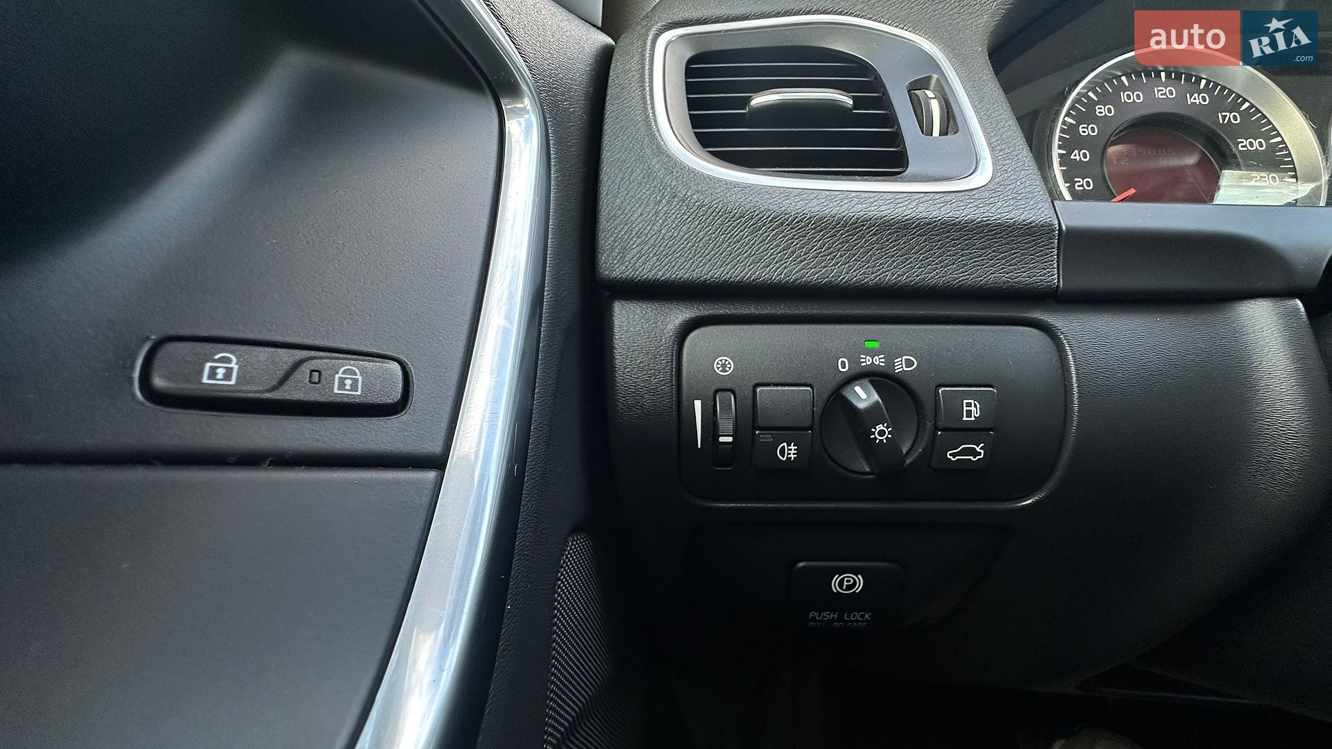 Volvo V60 2012 VIN YV1FW84ABD1134476 фото оголошення 30 з 38