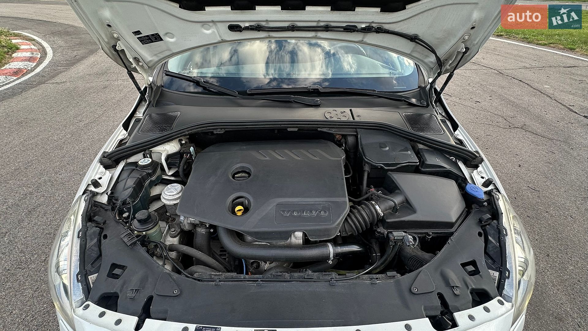 Volvo V60 2012 VIN YV1FW84ABD1134476 фото оголошення 31 з 38