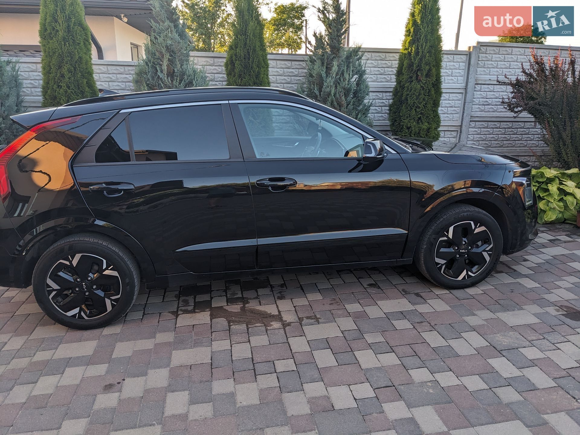 Kia Niro 2023 VIN KNDCR3L13P5013654 фото оголошення 2 з 58