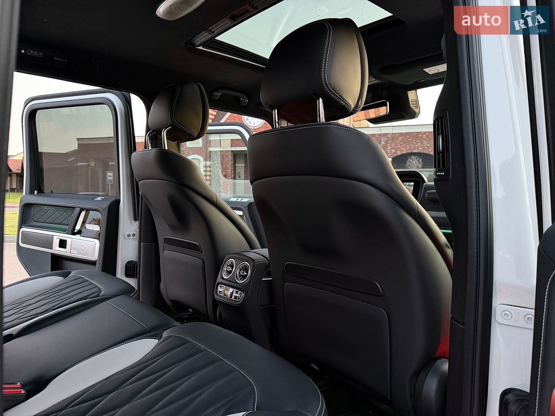 Mercedes-Benz G-Class 2025 VIN W1NWH5AB3SX053892 фото оголошення 49 з 106
