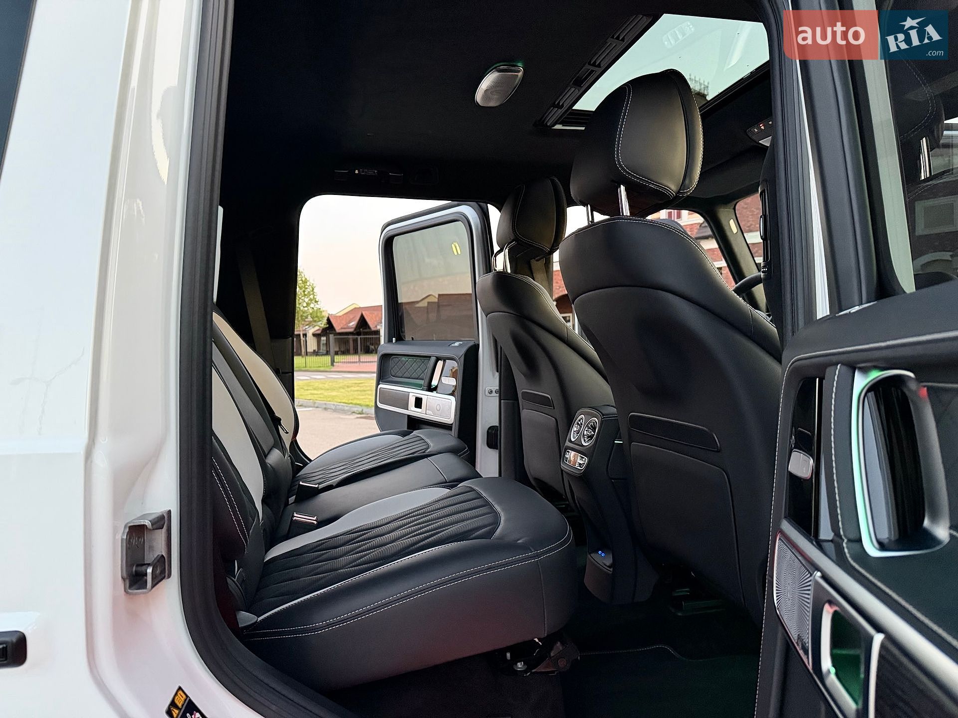 Mercedes-Benz G-Class 2025 VIN W1NWH5AB3SX053892 фото оголошення 51 з 106