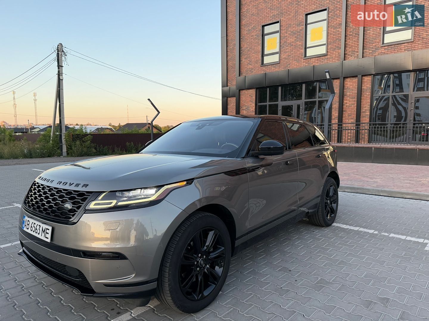Land Rover Range Rover Velar 2019 VIN SALYB2EX8KA220829 фото оголошення 2 з 13