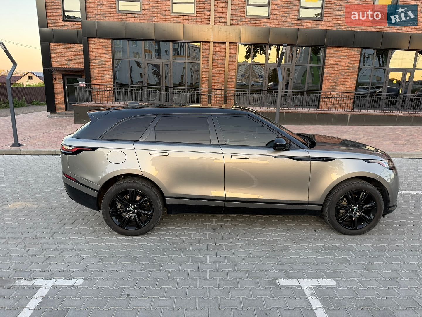 Land Rover Range Rover Velar 2019 VIN SALYB2EX8KA220829 фото оголошення 5 з 13