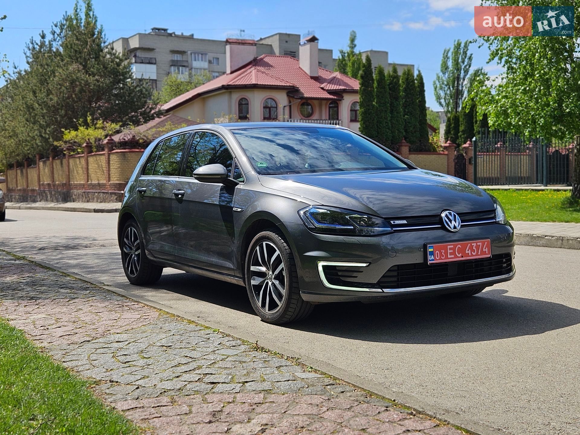 Volkswagen e-Golf 2020 VIN WVWZZZAUZL8908814 фото оголошення 2 з 27
