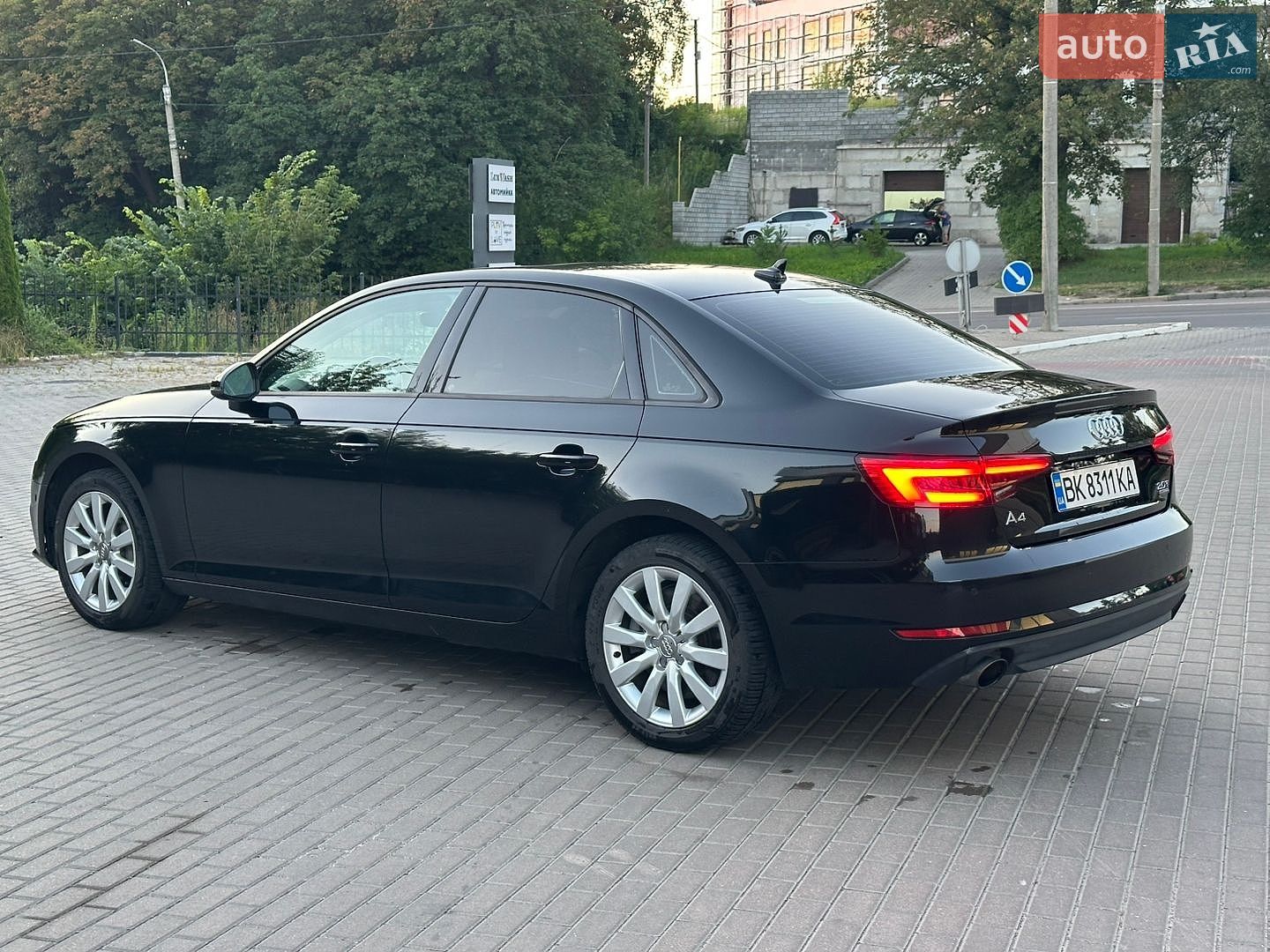 Audi A4 2016 VIN WAUANAF48HN015718 фото оголошення 10 з 60