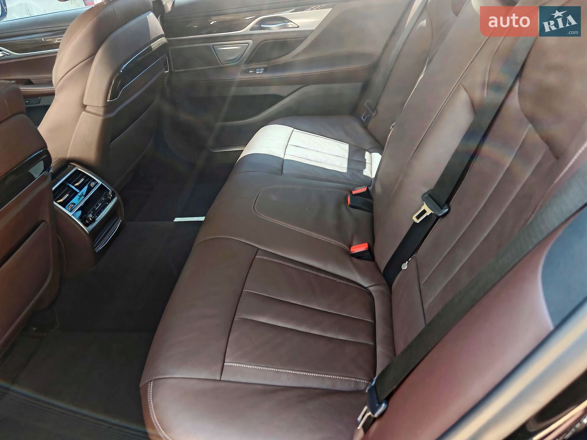 BMW 7 Series 2018 VIN WBA7E2C50KB218642 фото оголошення 25 з 30