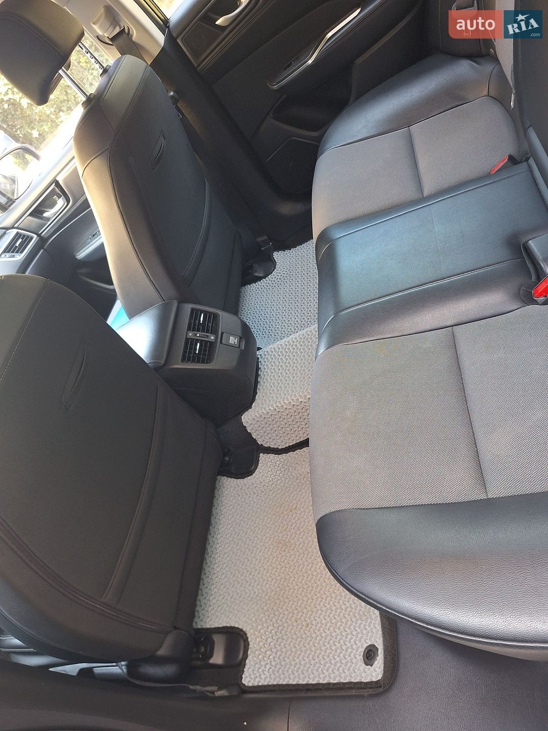 Honda Clarity 2018 VIN JHMZC5F17JC022765 фото оголошення 9 з 15